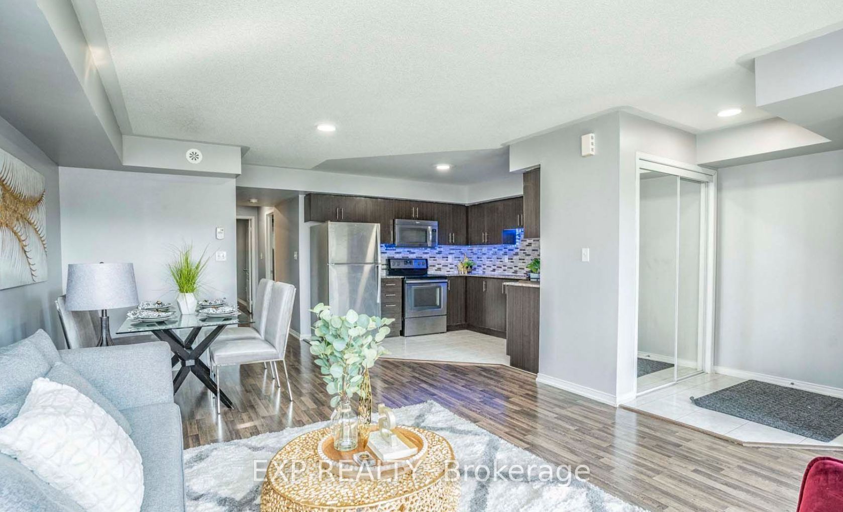 2500 Post Rd, #4