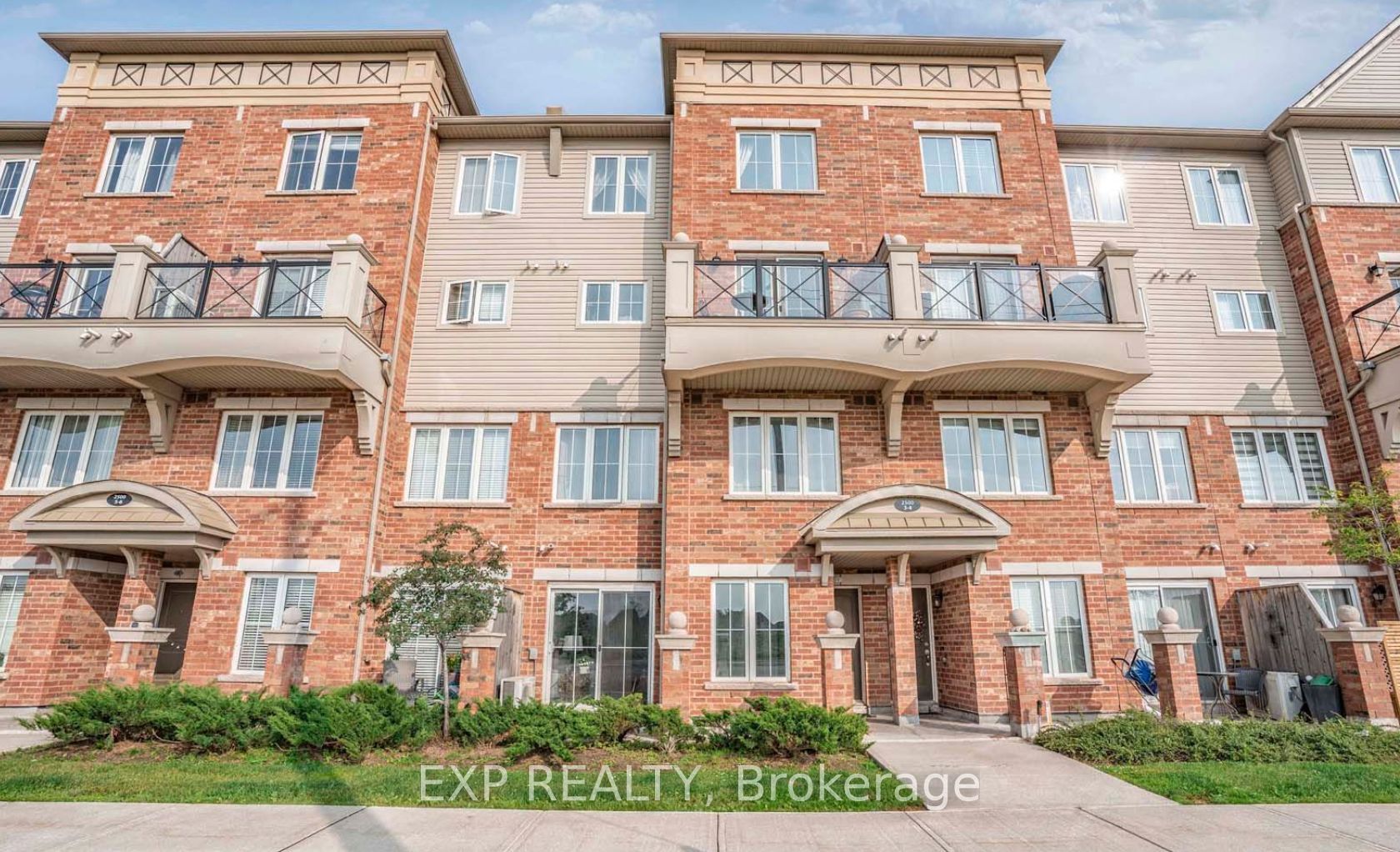 2500 Post Rd, #4