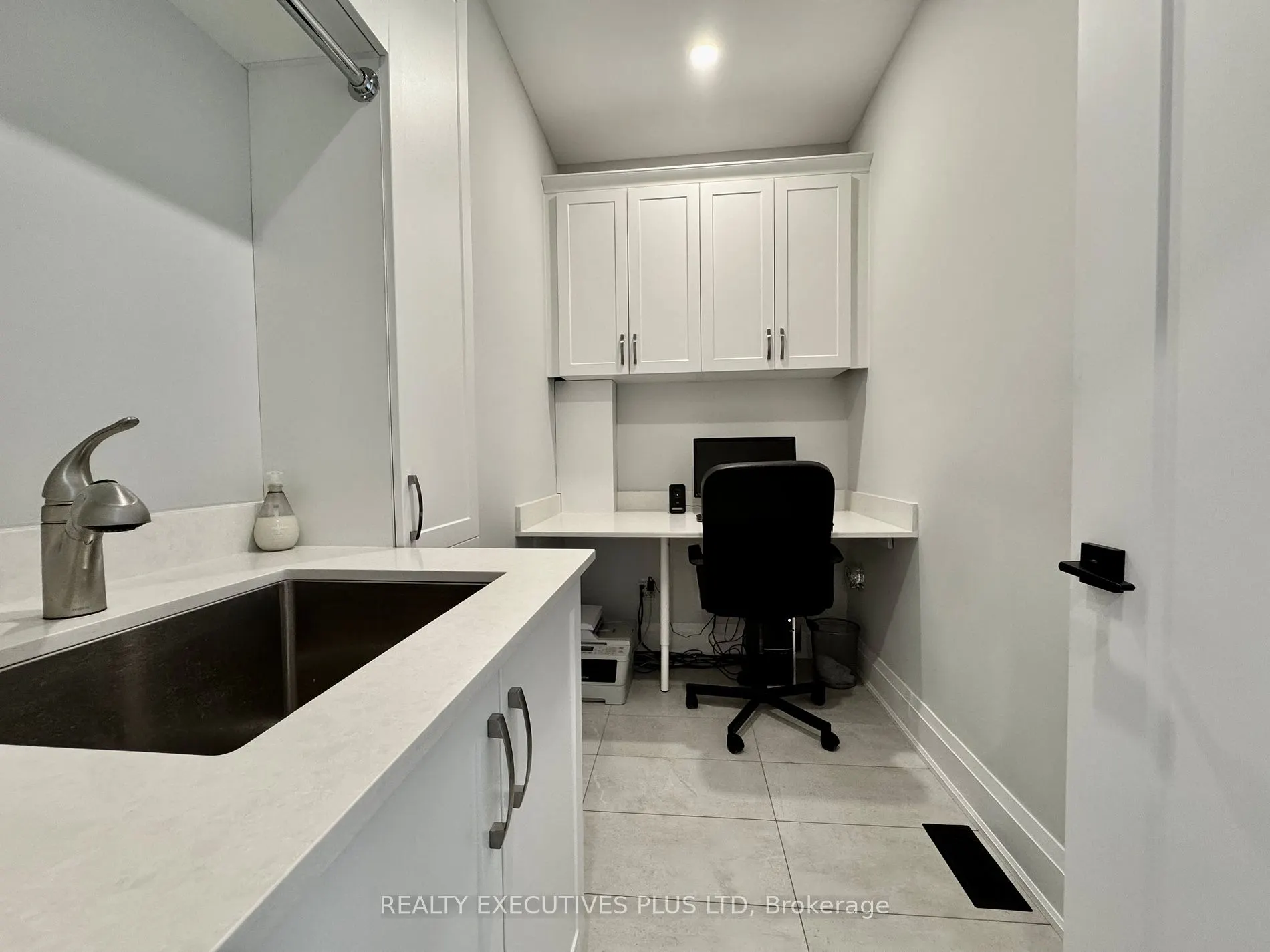 3 Larry St