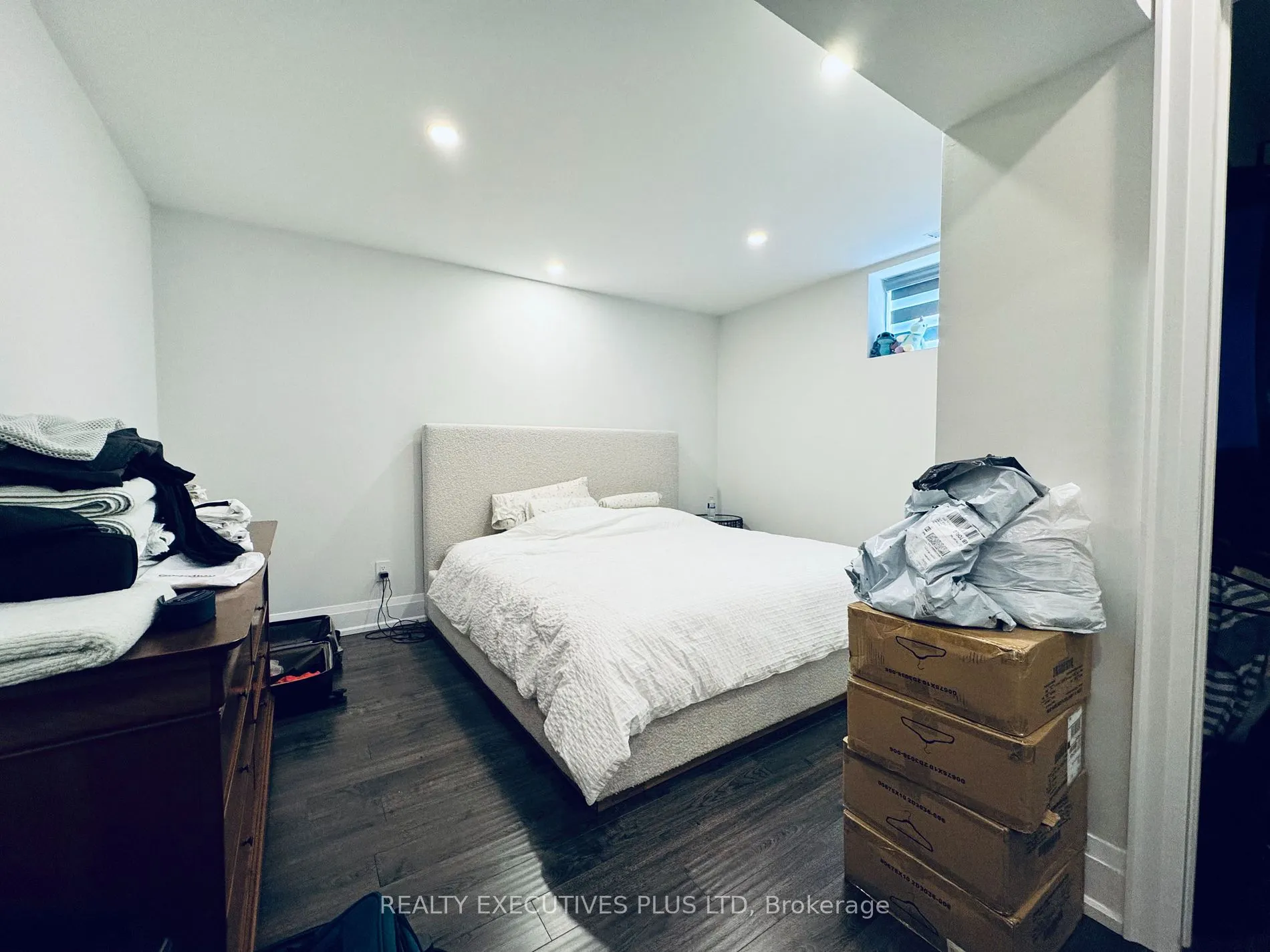 3 Larry St