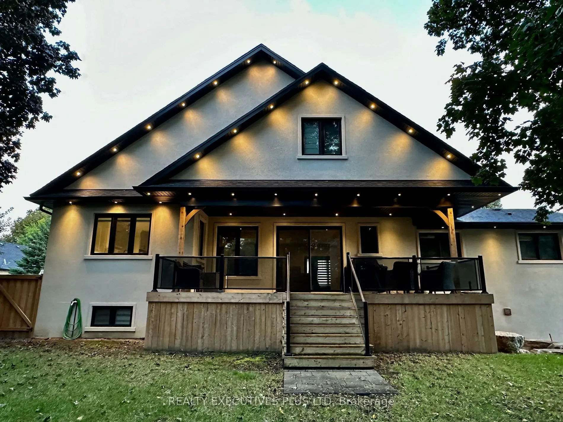 3 Larry St