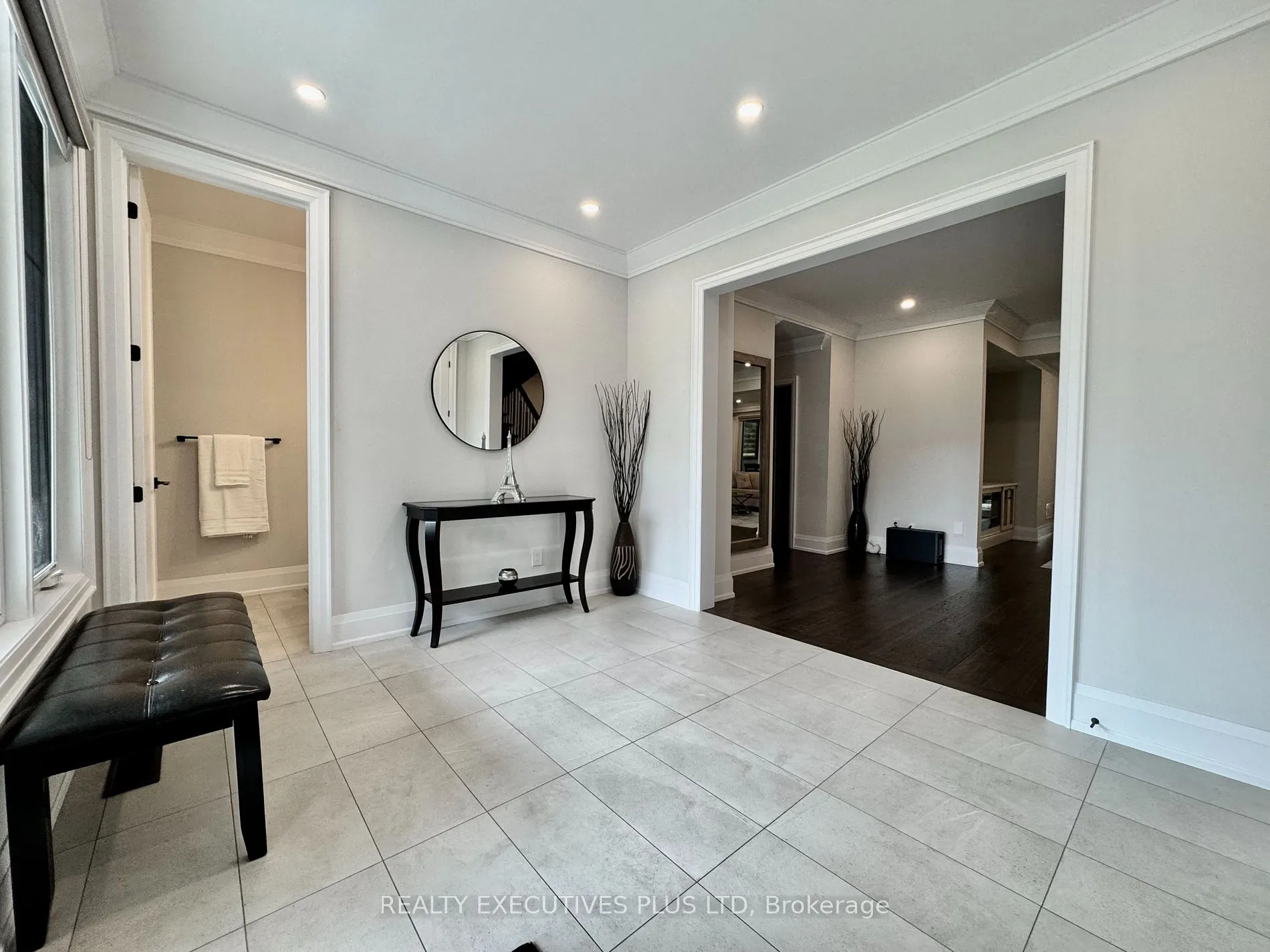 3 Larry St