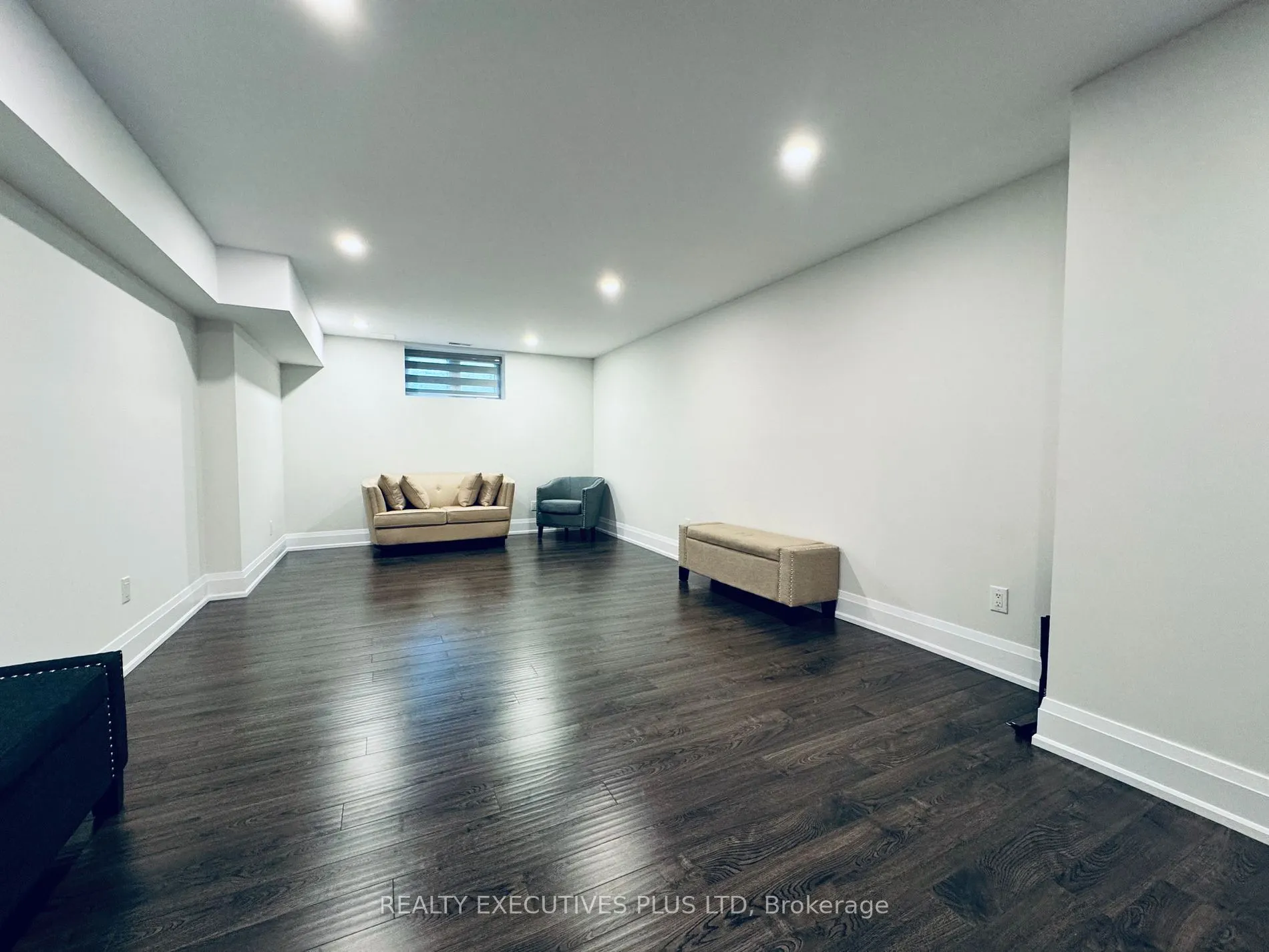 3 Larry St
