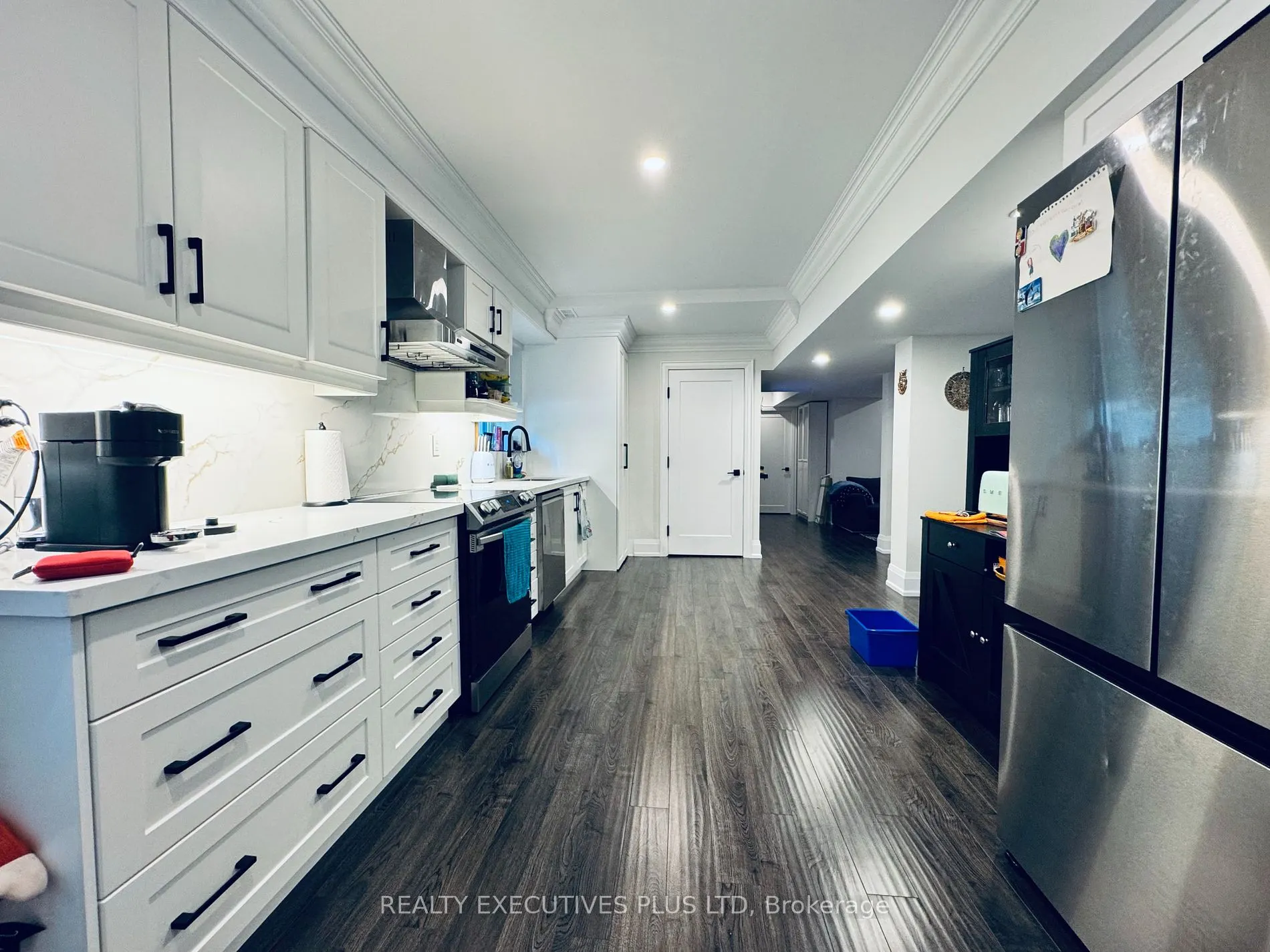 3 Larry St