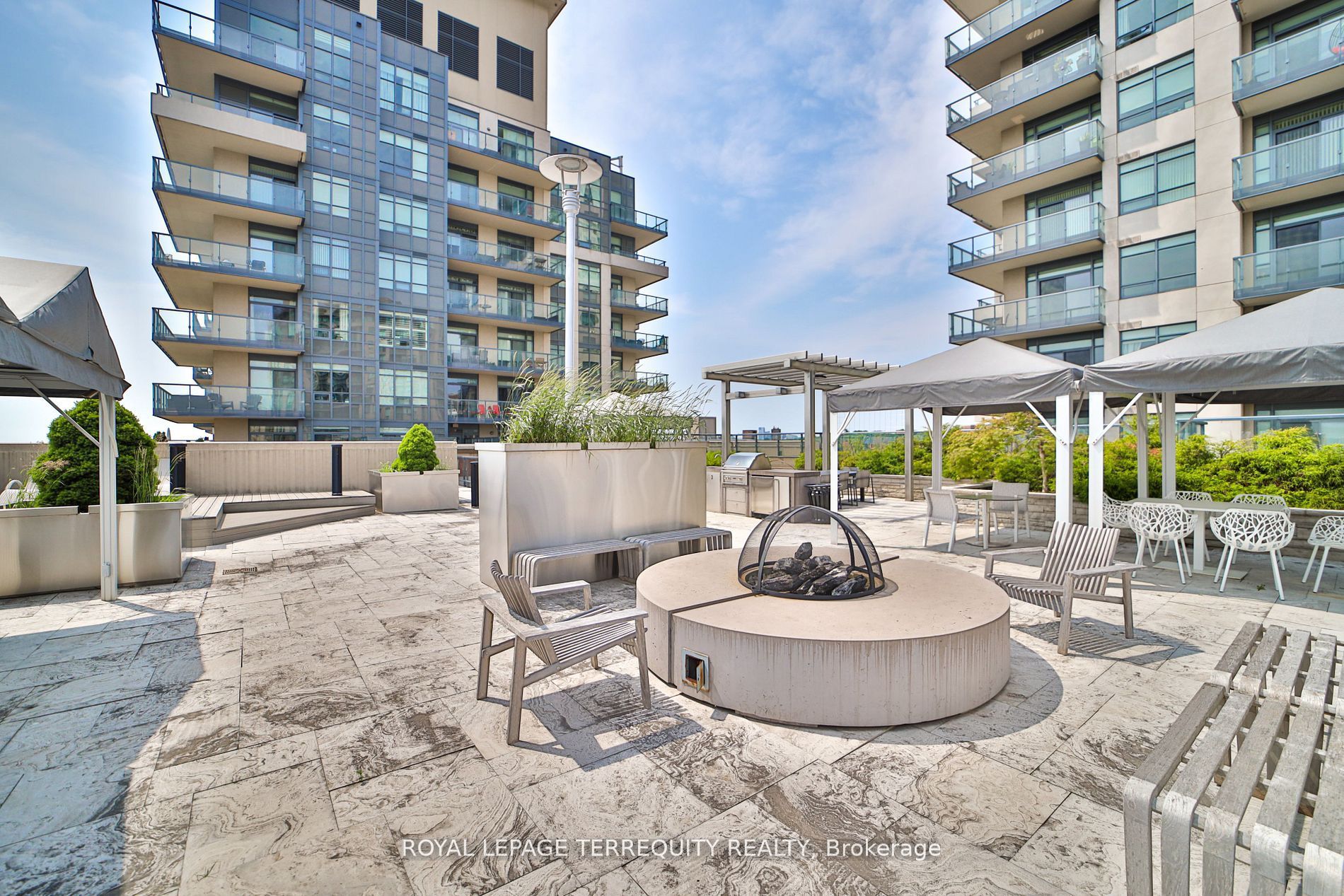 35 Fontenay Crt, #405