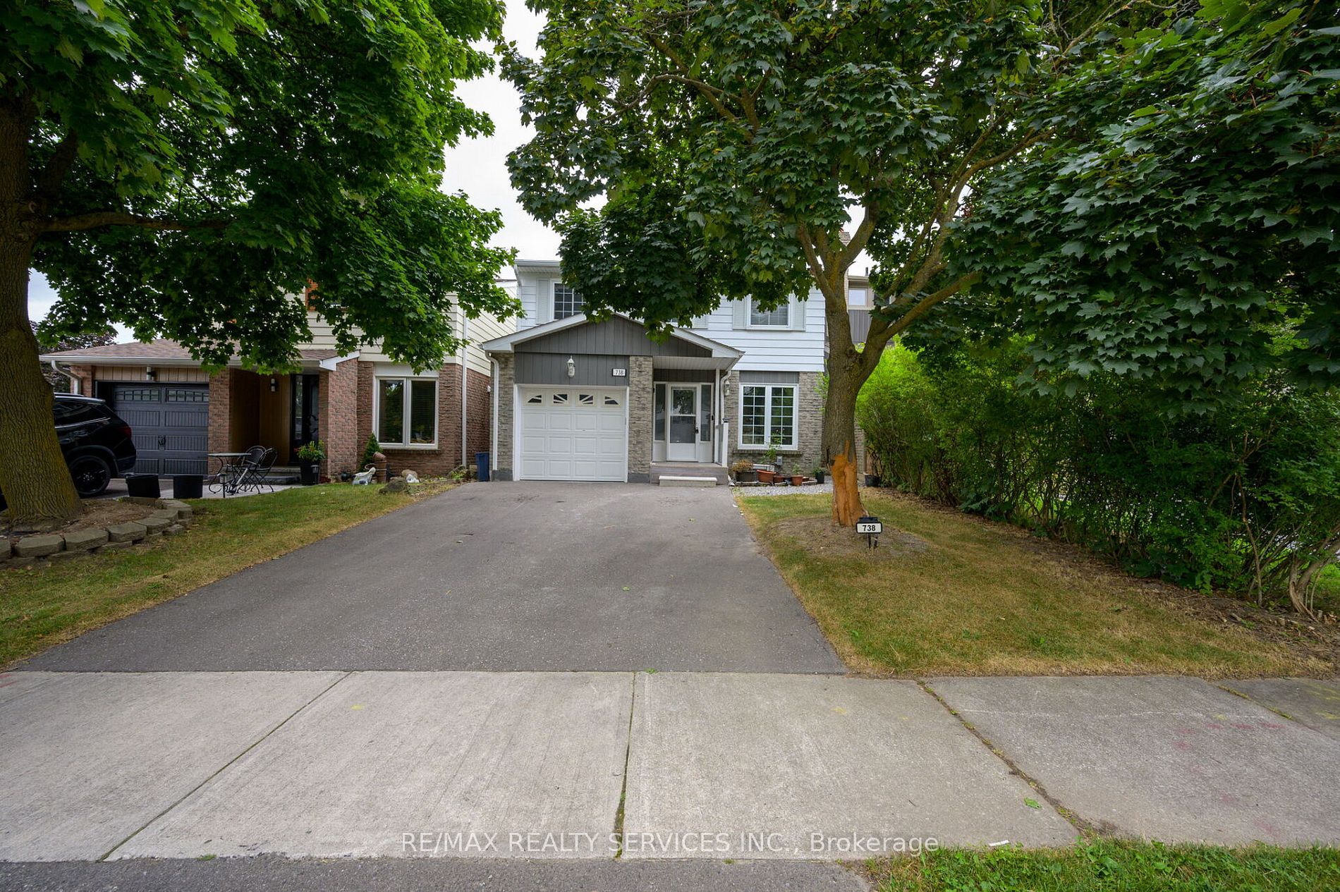 738 Briar Cres