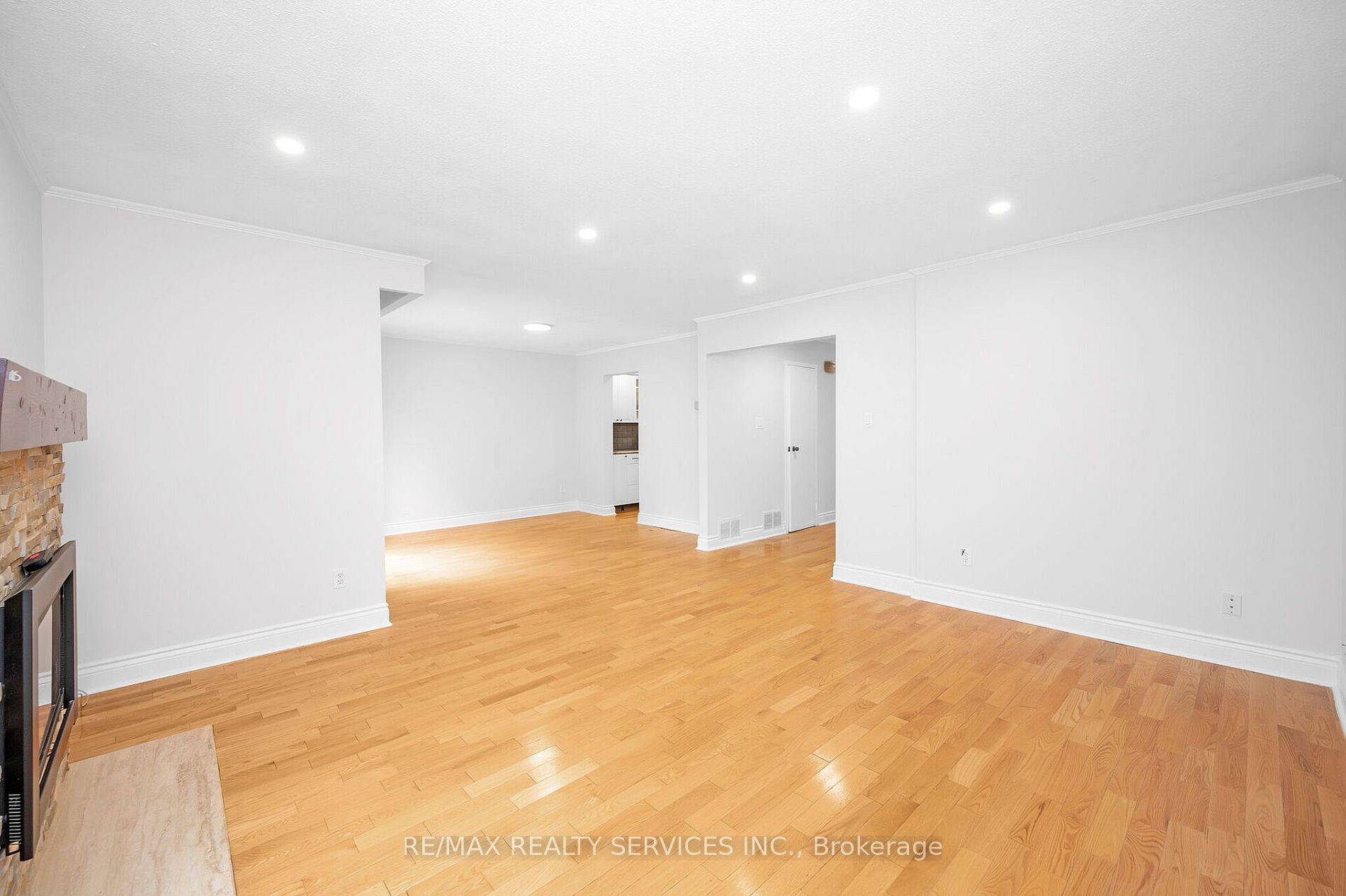 738 Briar Cres