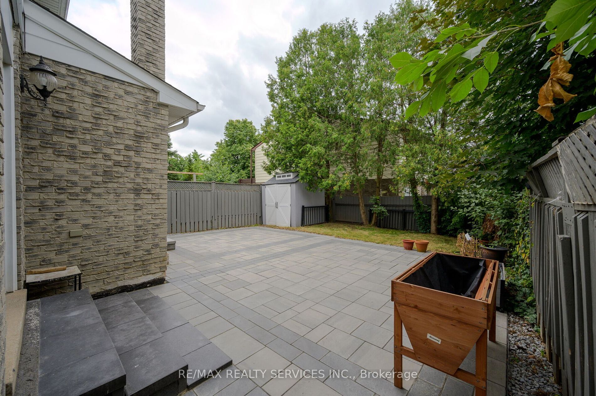 738 Briar Cres