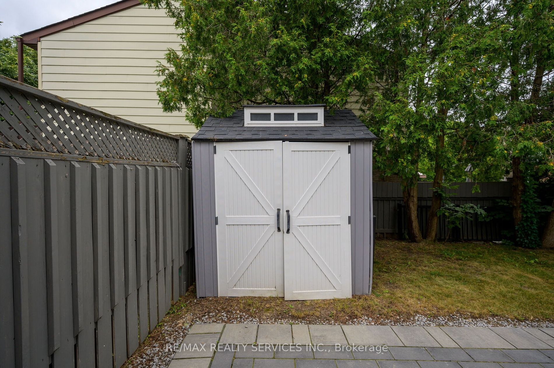 738 Briar Cres