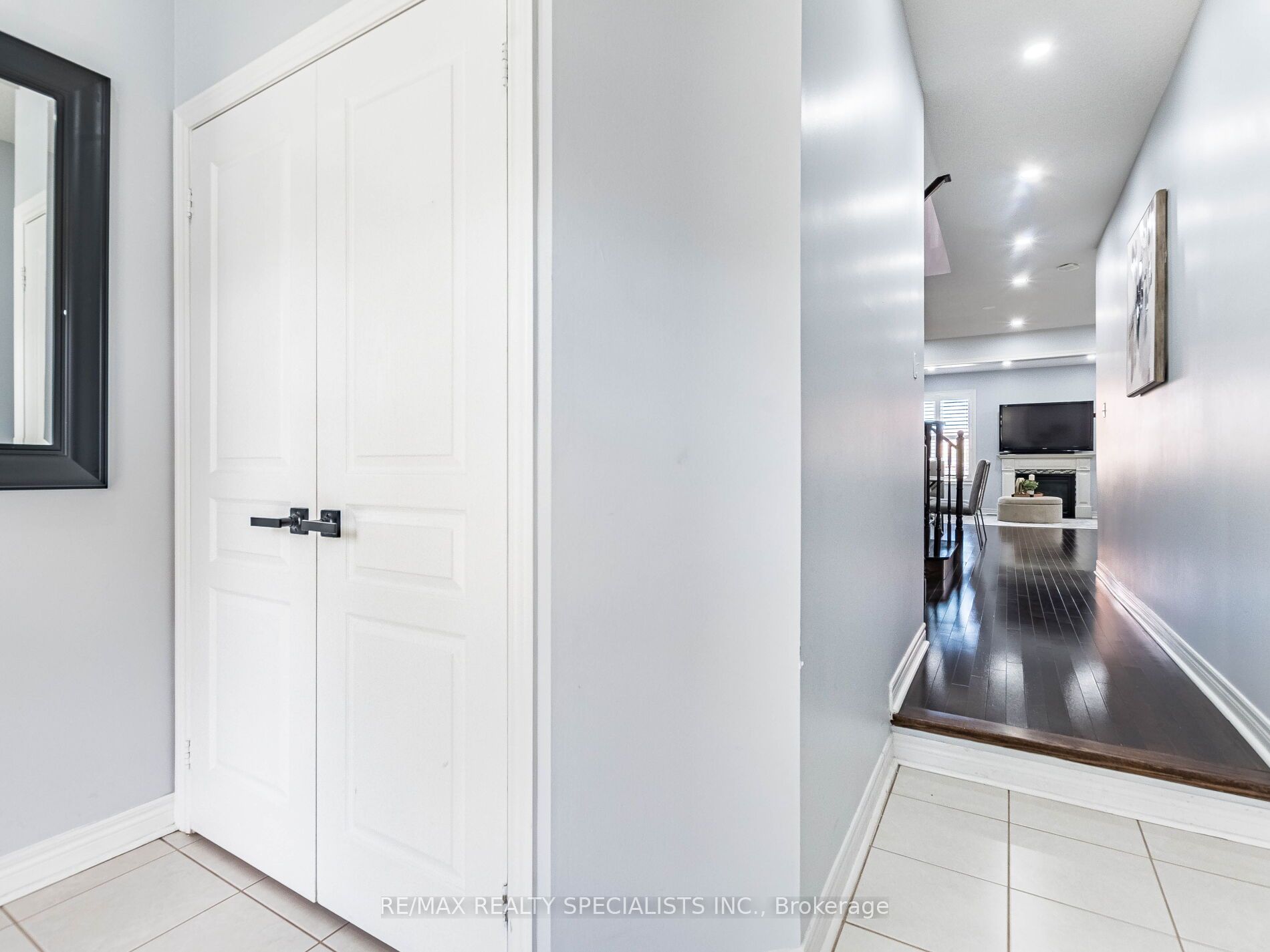 107 Aylesbury Dr E