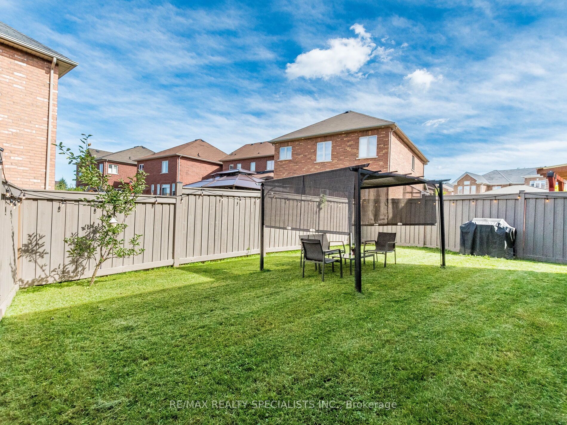 107 Aylesbury Dr E