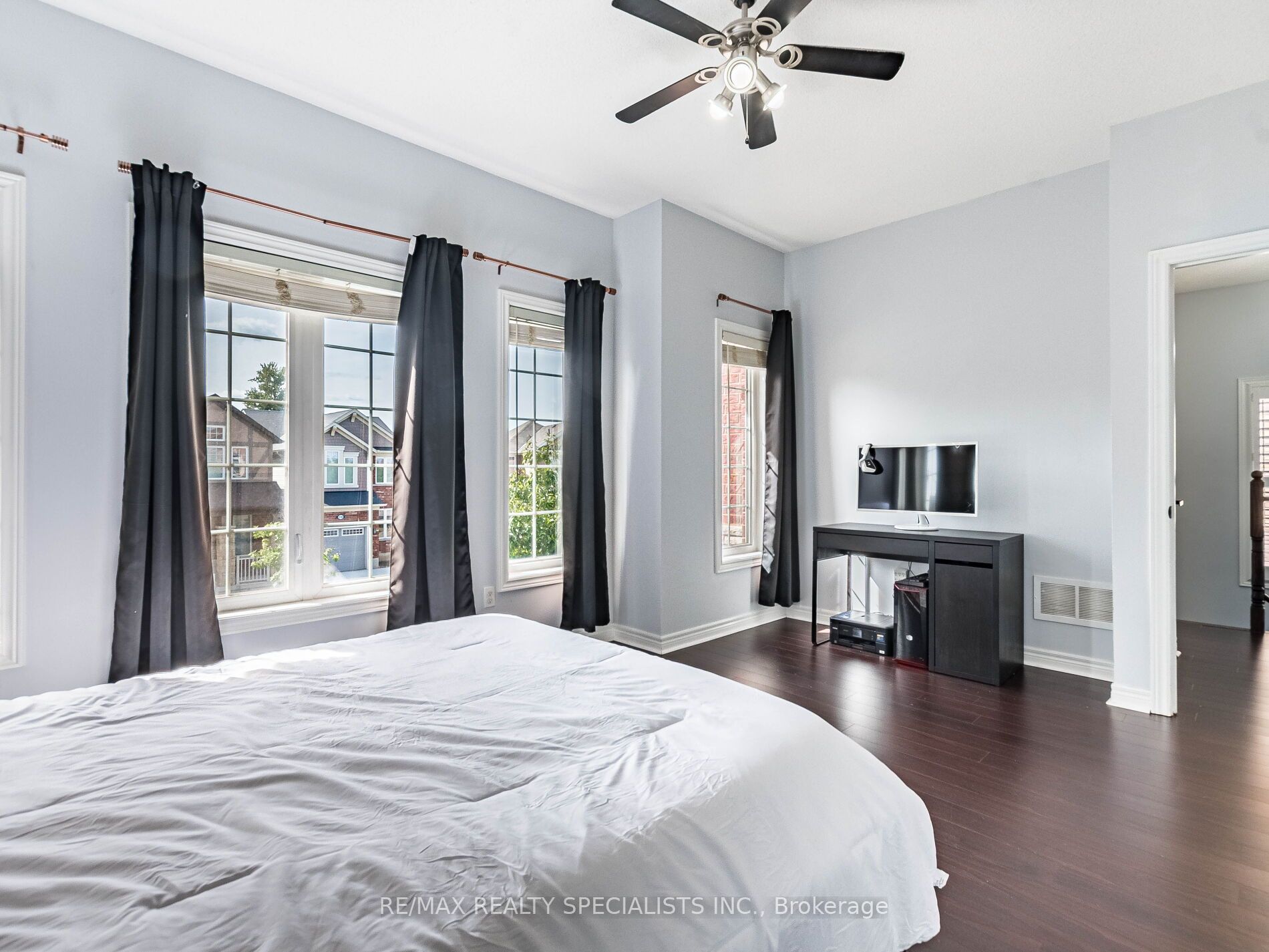 107 Aylesbury Dr E