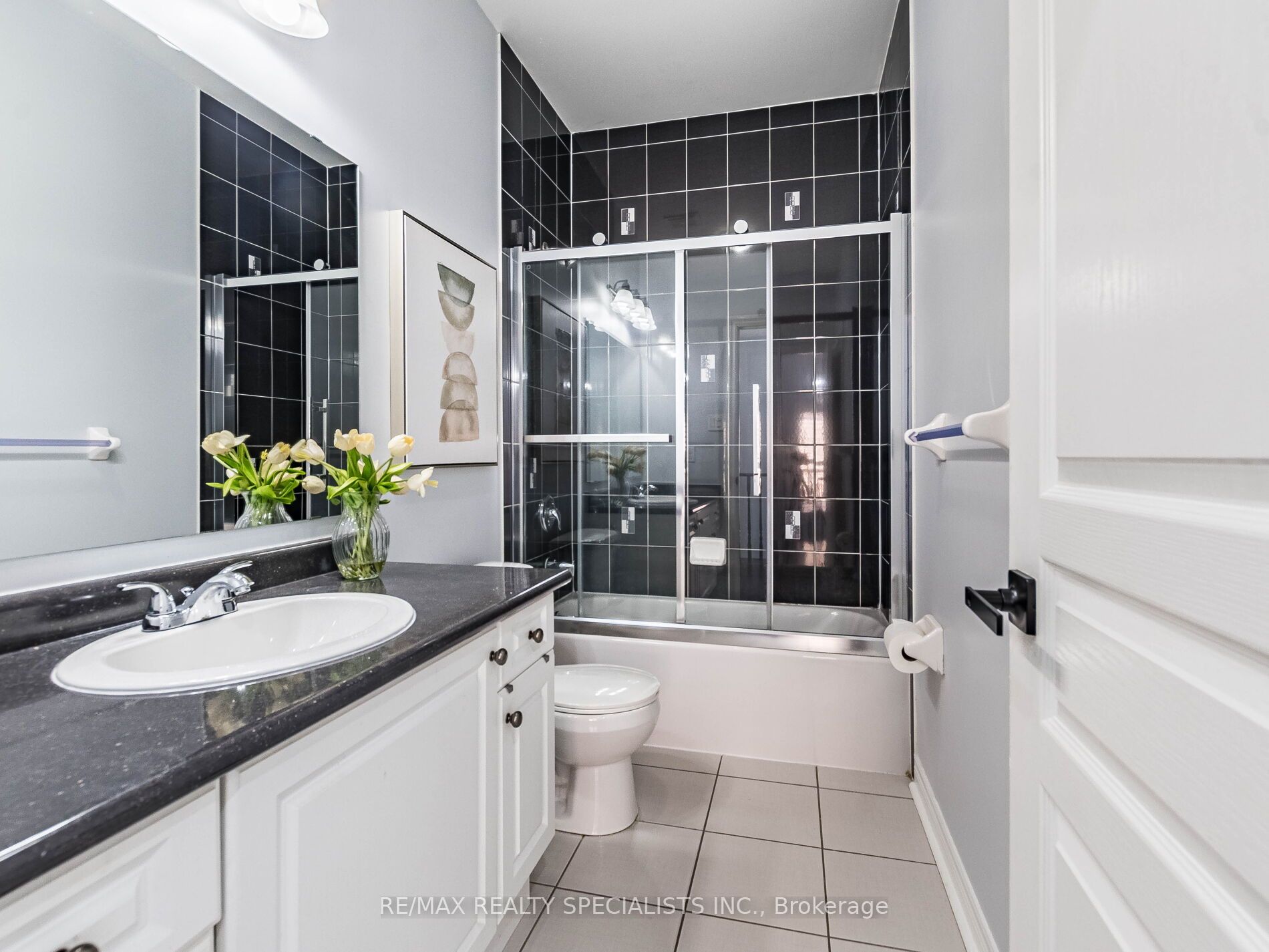 107 Aylesbury Dr E