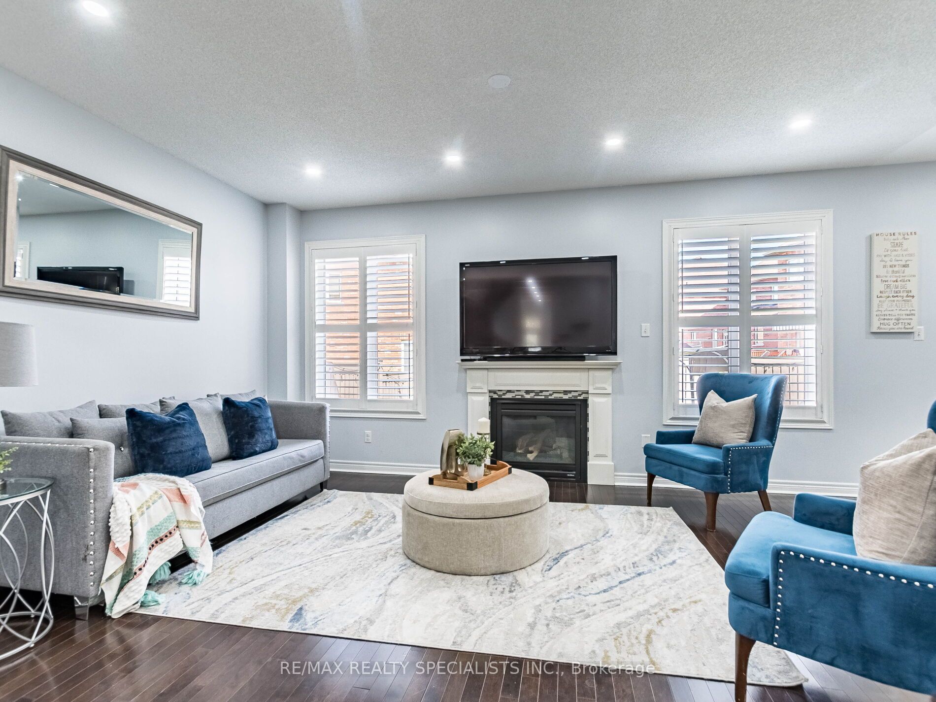 107 Aylesbury Dr E