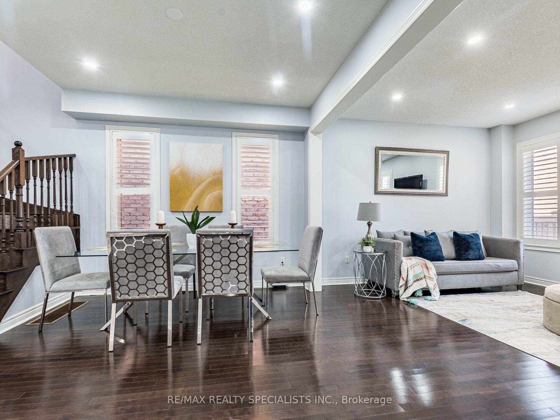 107 Aylesbury Dr E