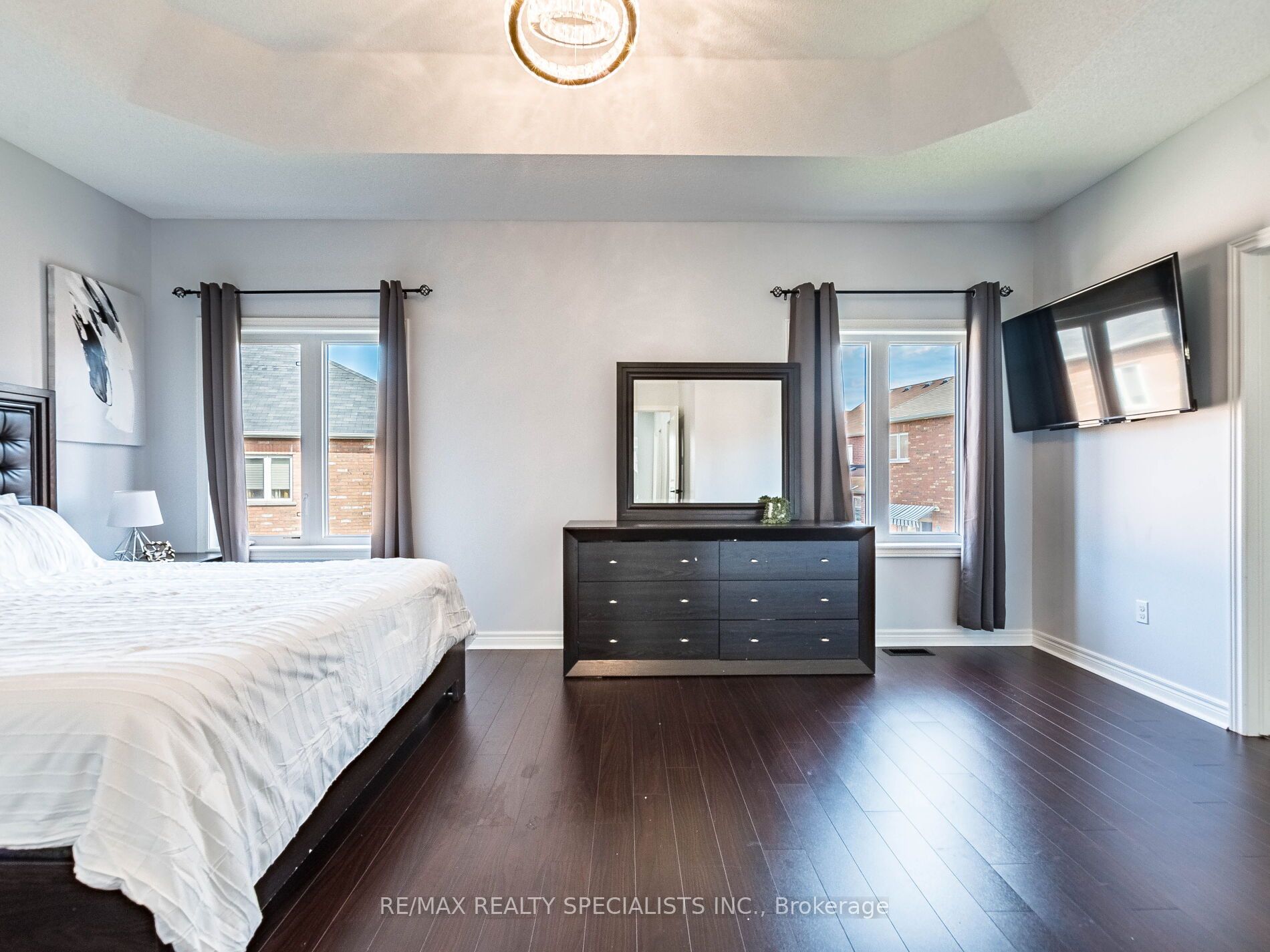 107 Aylesbury Dr E