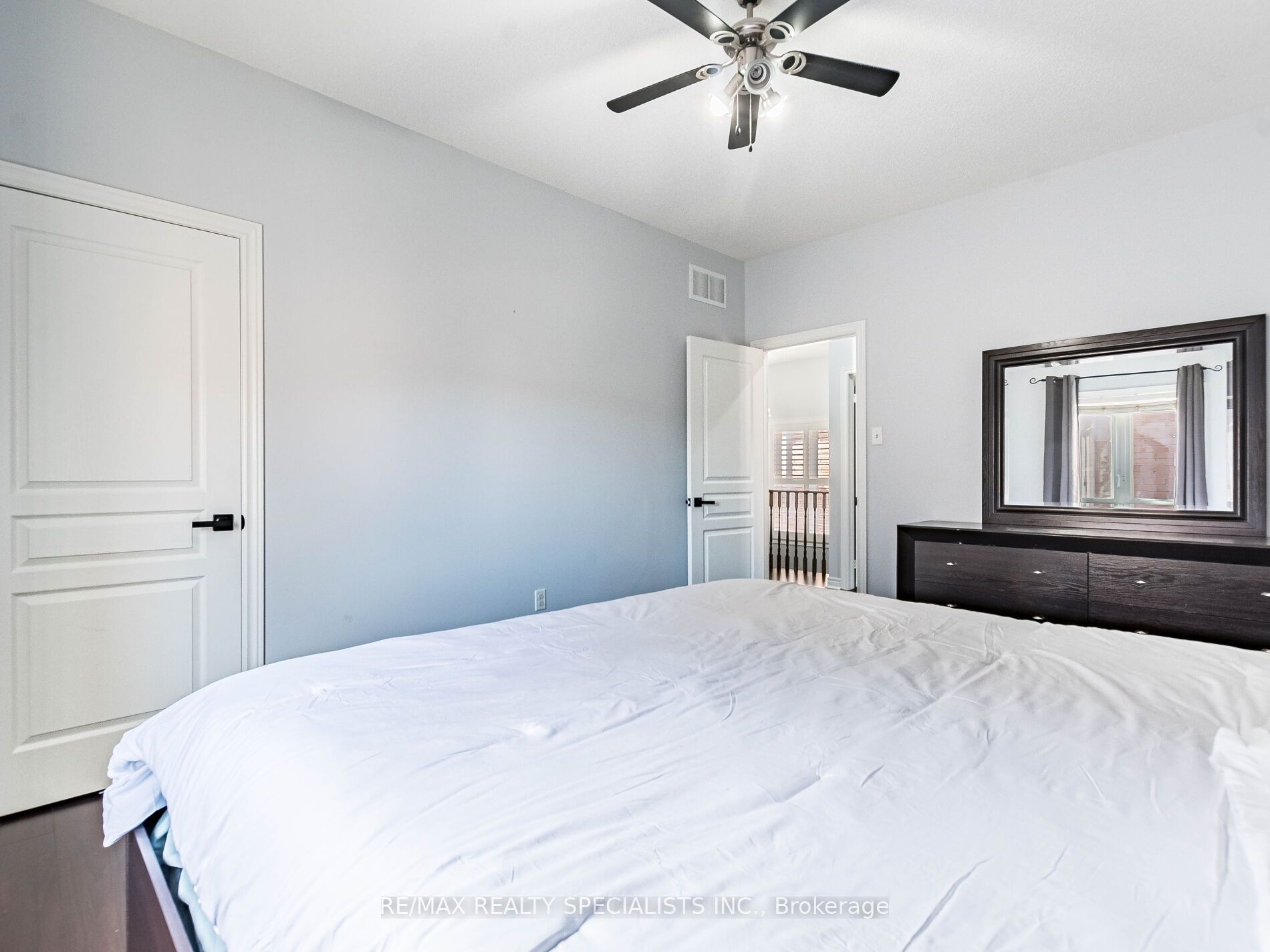 107 Aylesbury Dr E