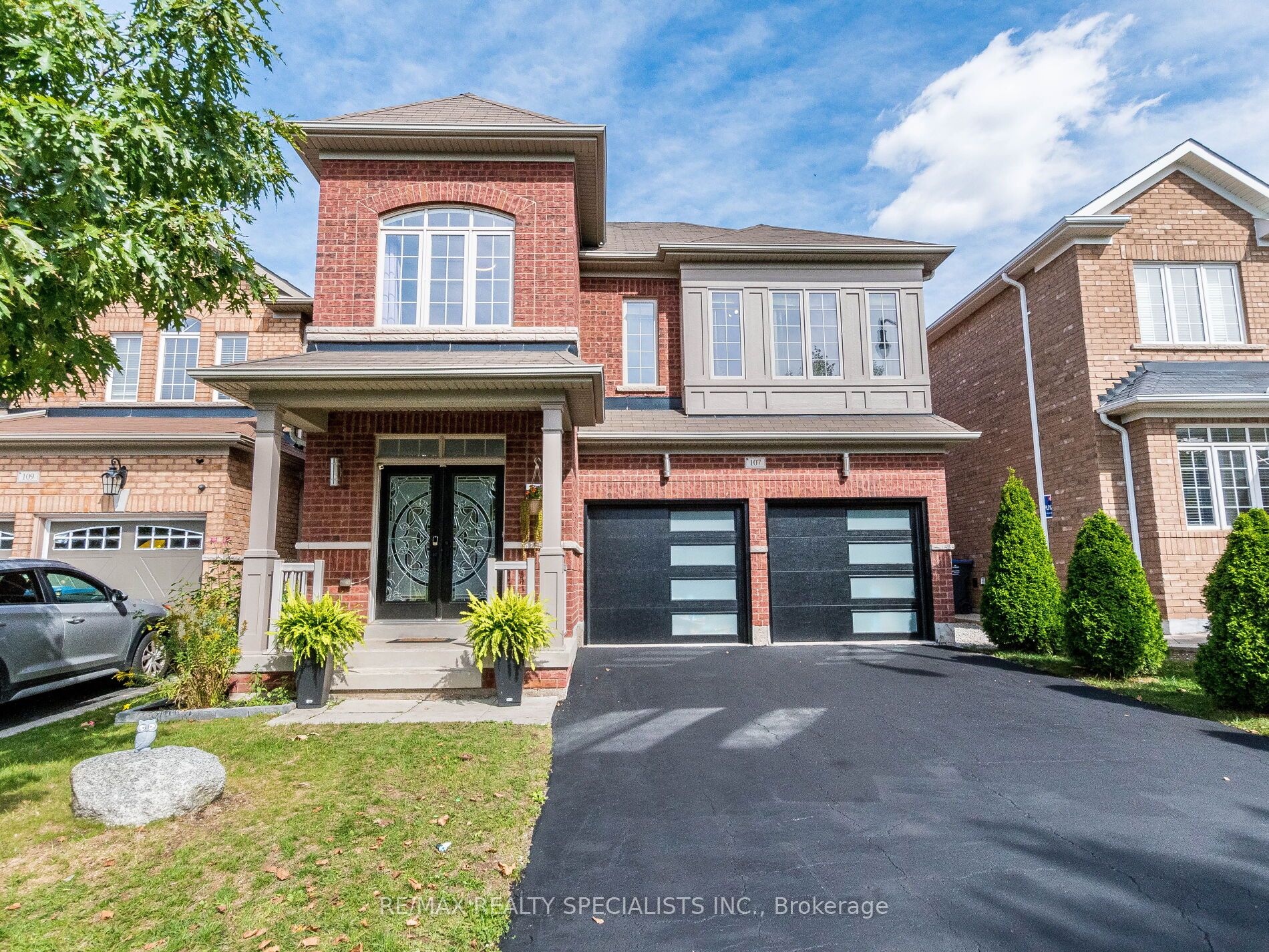 107 Aylesbury Dr E