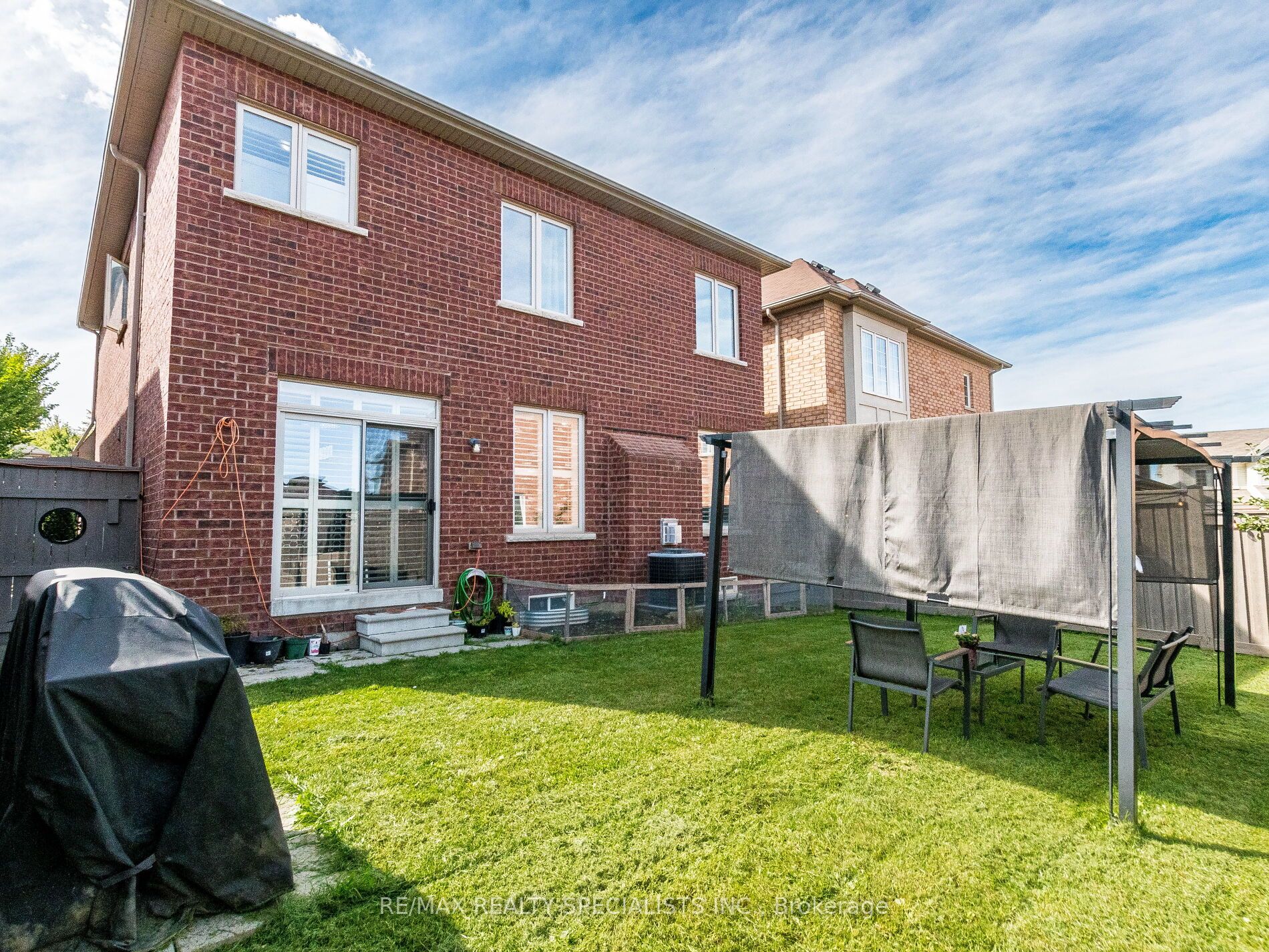 107 Aylesbury Dr E