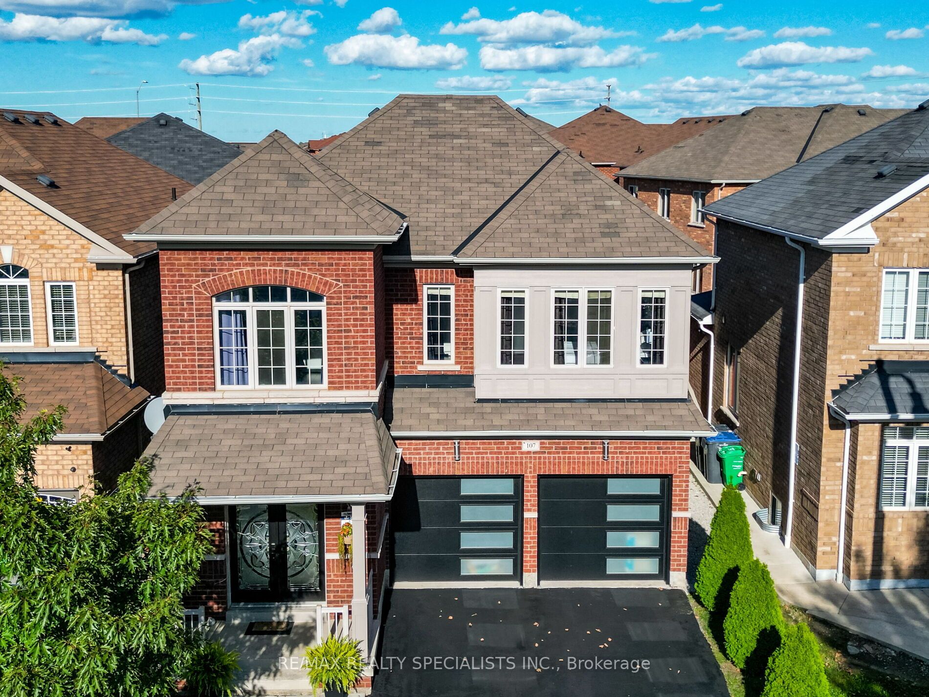 107 Aylesbury Dr E