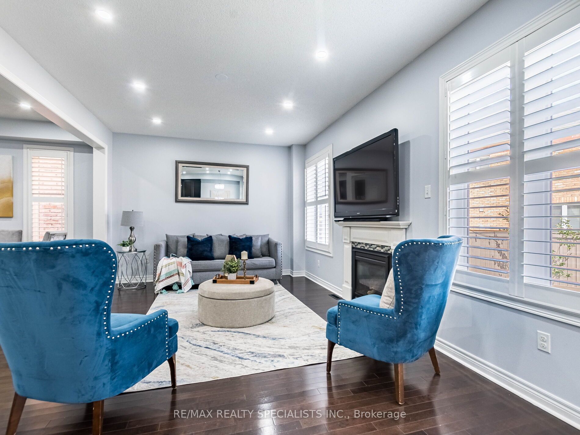 107 Aylesbury Dr E