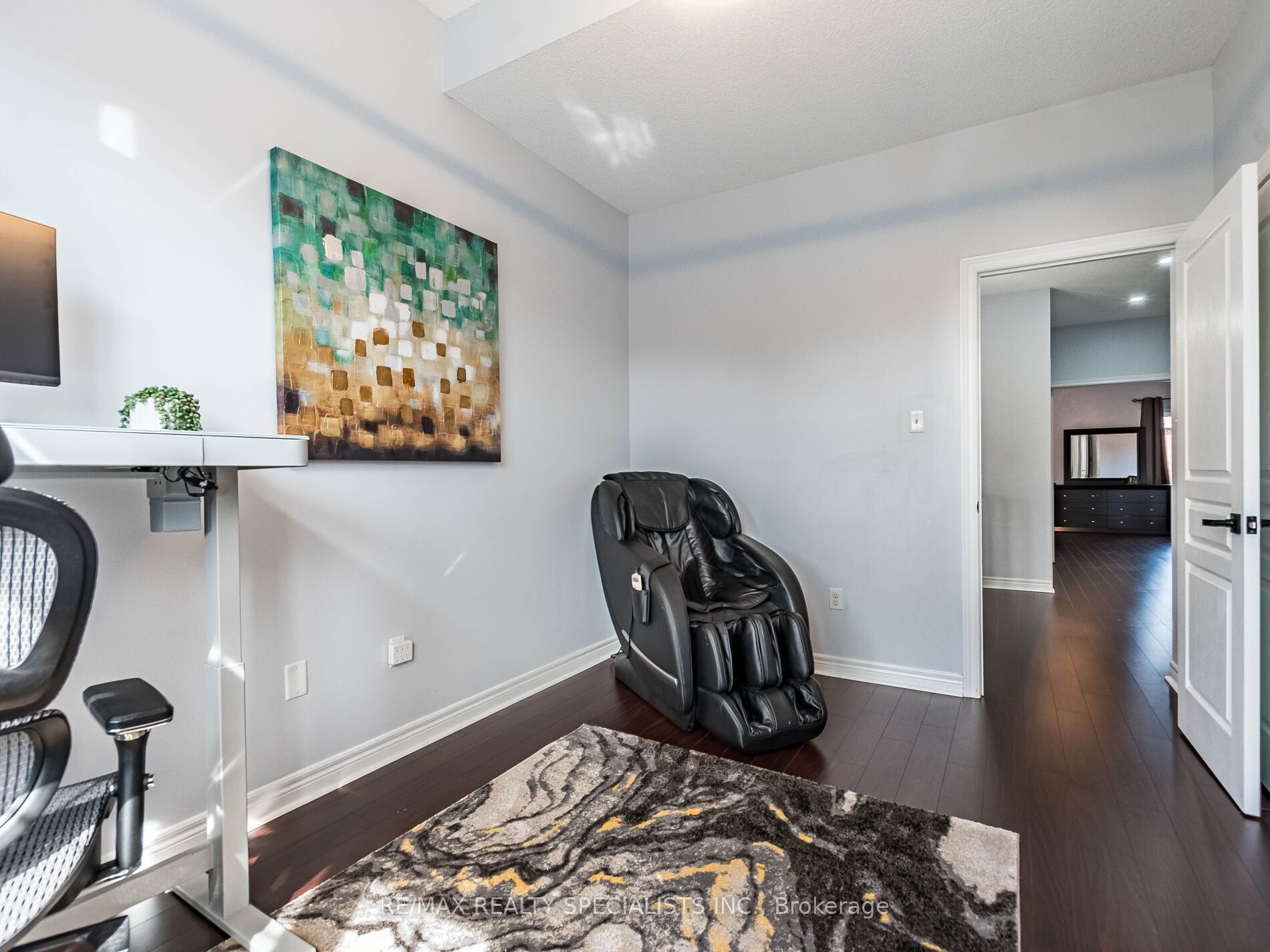107 Aylesbury Dr E