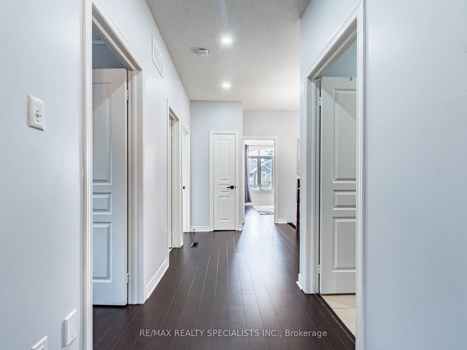 107 Aylesbury Dr E