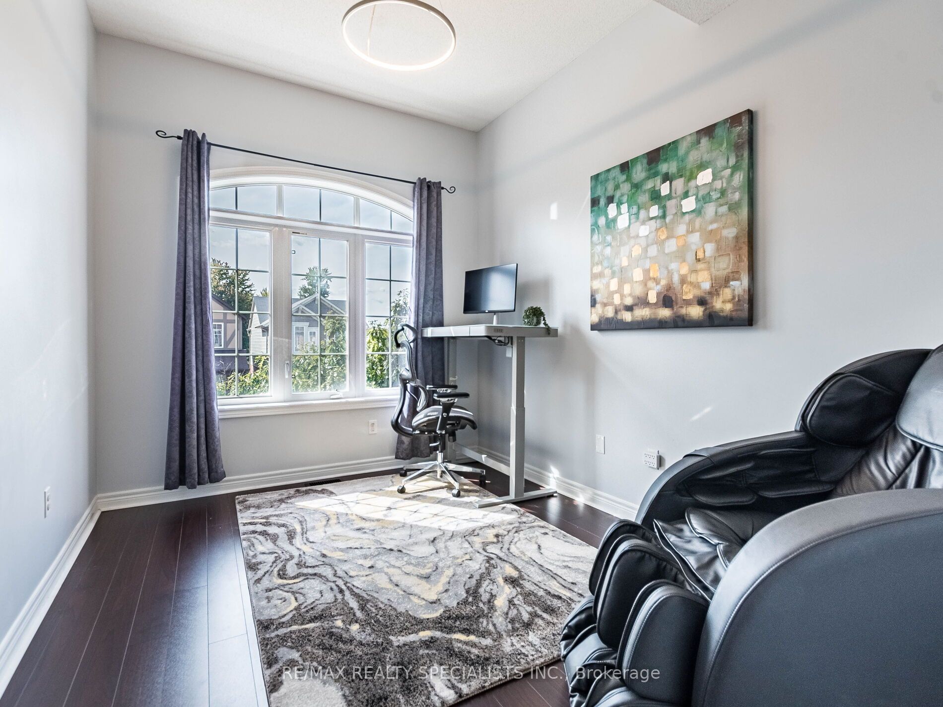 107 Aylesbury Dr E