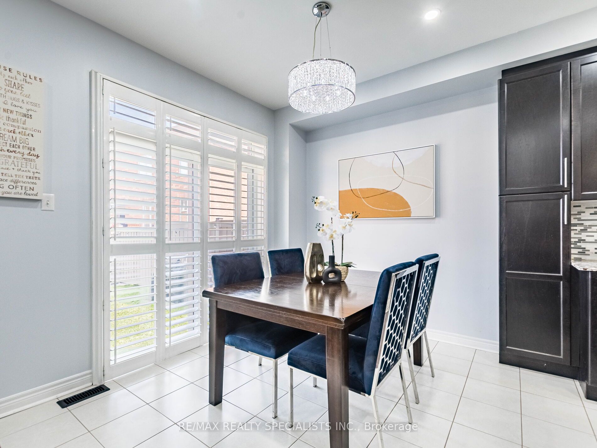 107 Aylesbury Dr E
