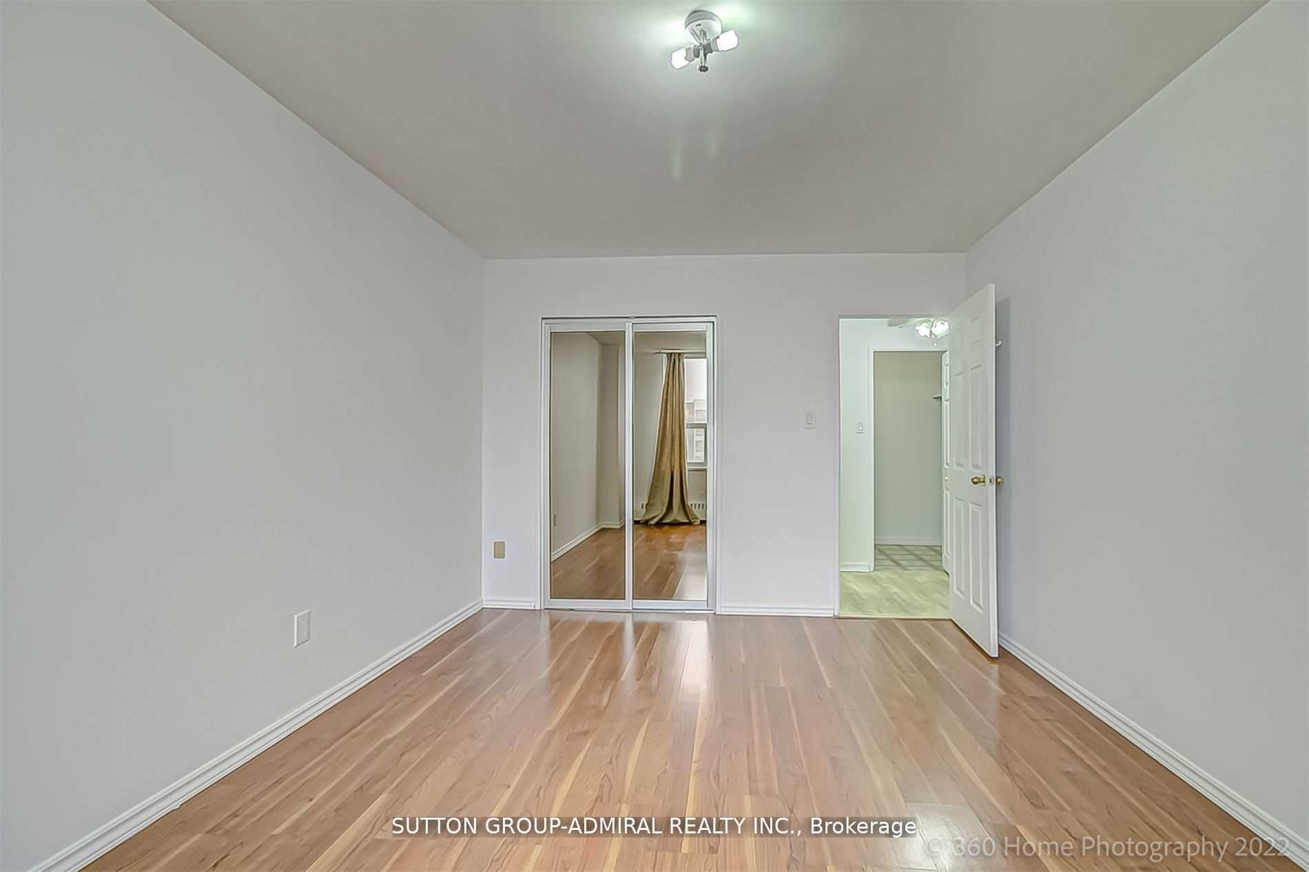 25 Four Winds Dr, #902