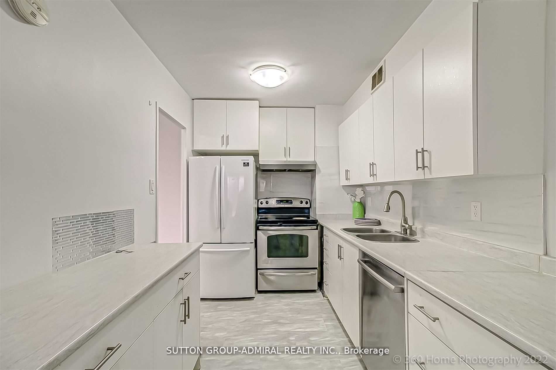25 Four Winds Dr, #902