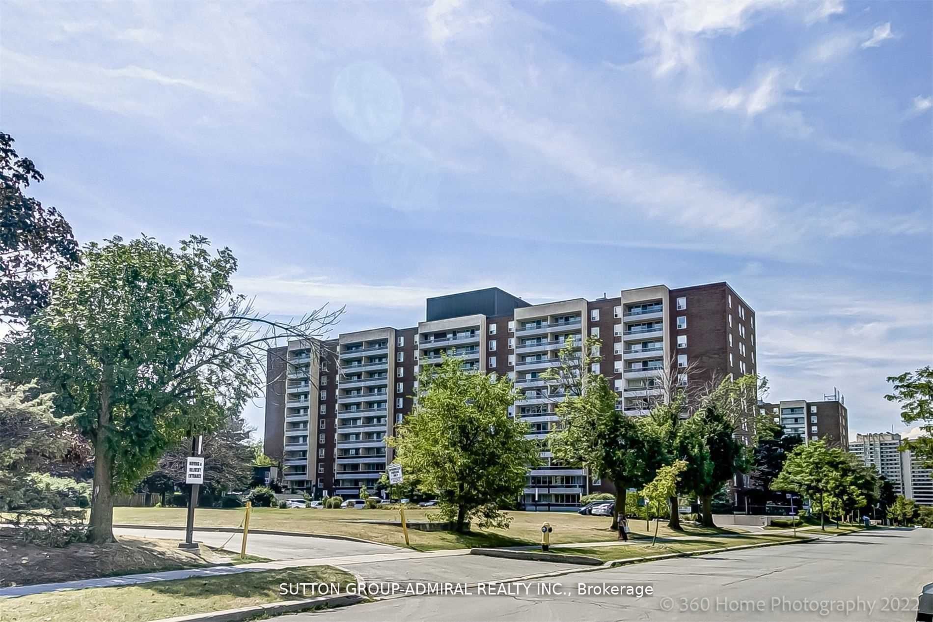 25 Four Winds Dr, #902