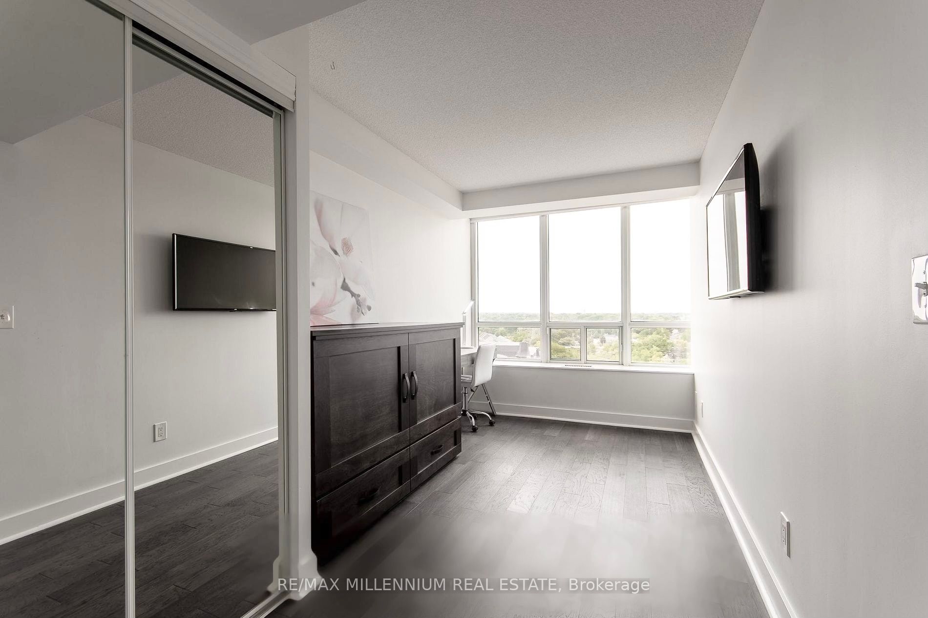 250 Manitoba St, #827