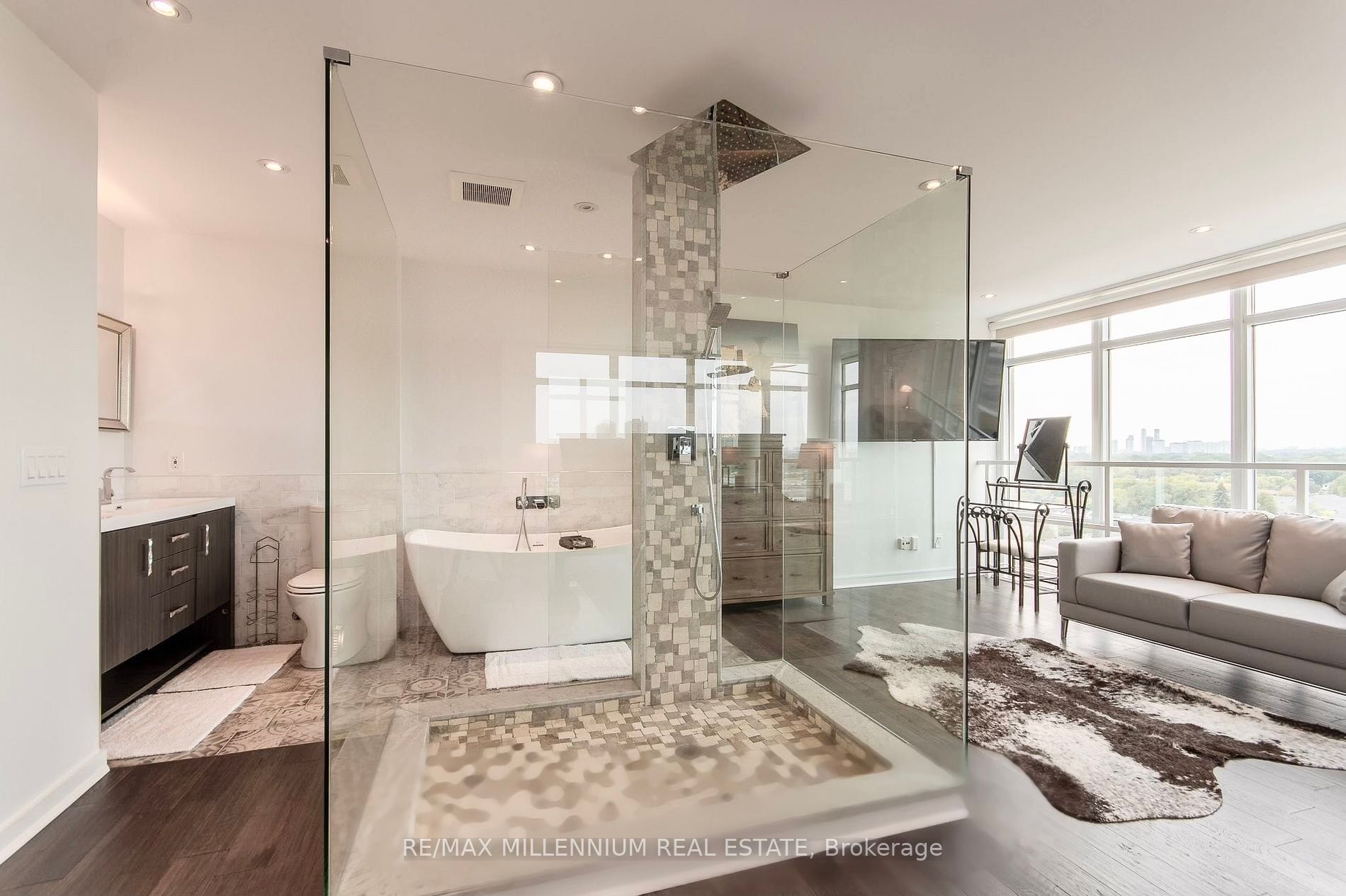 250 Manitoba St, #827