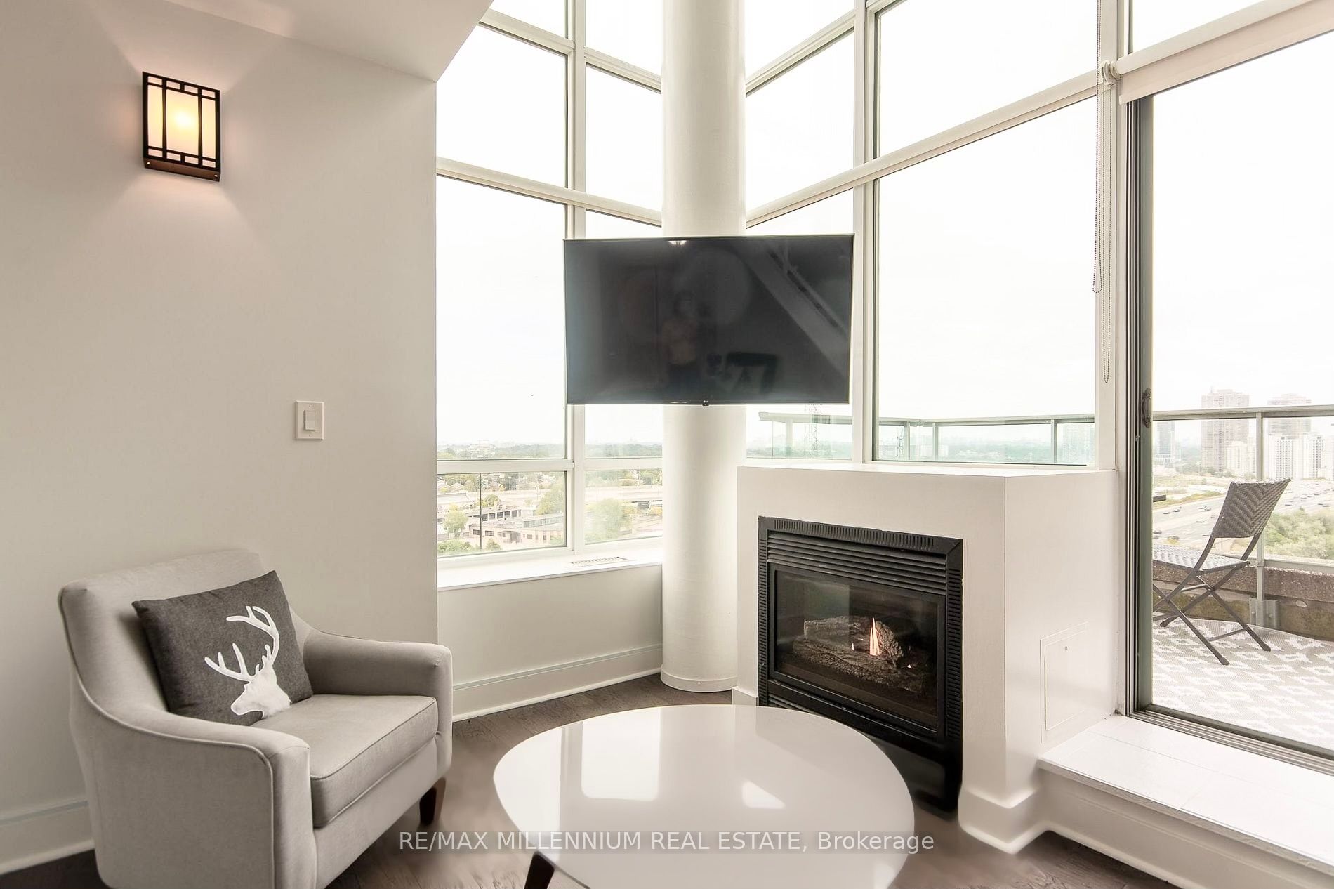 250 Manitoba St, #827