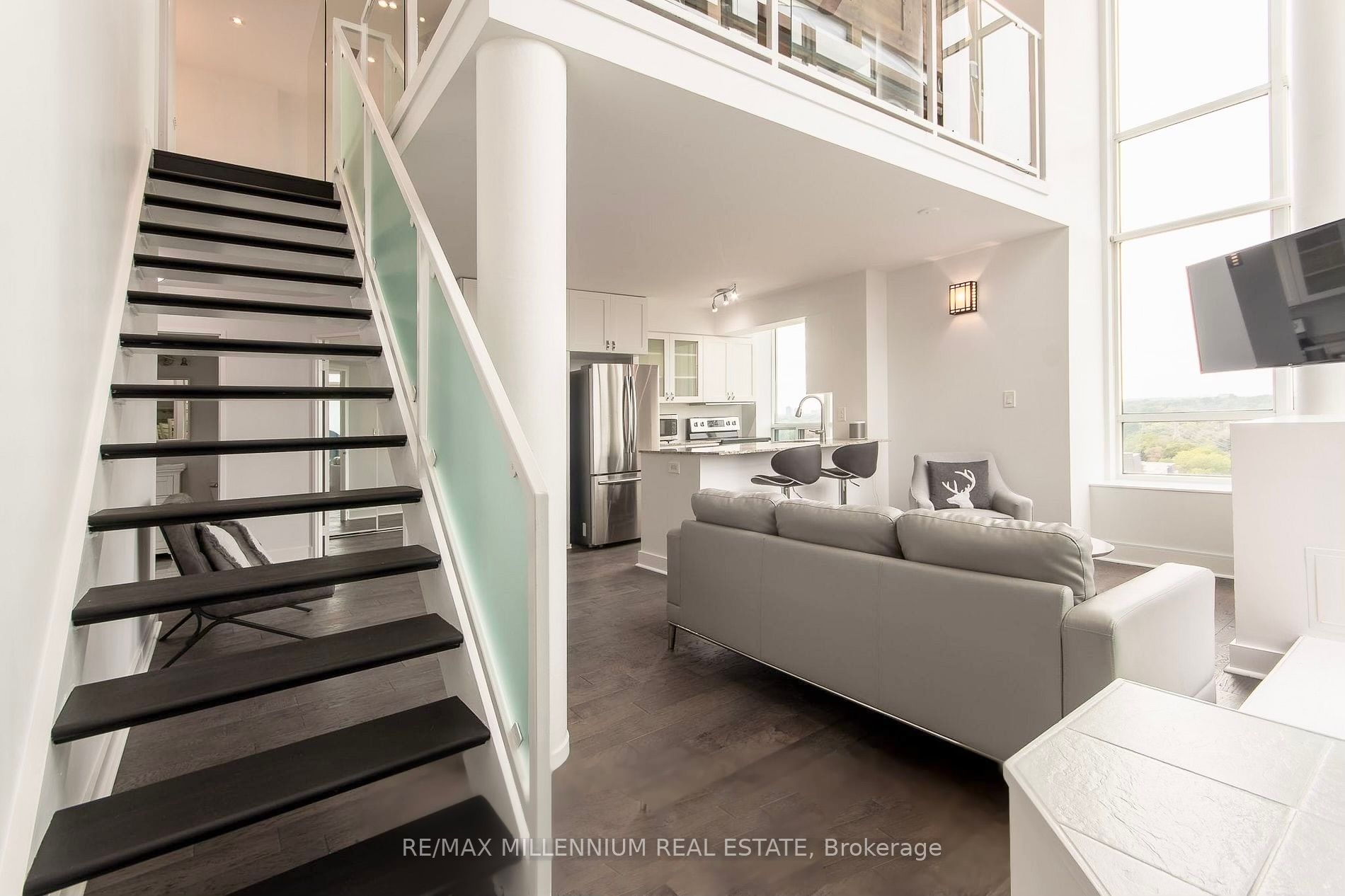 250 Manitoba St, #827