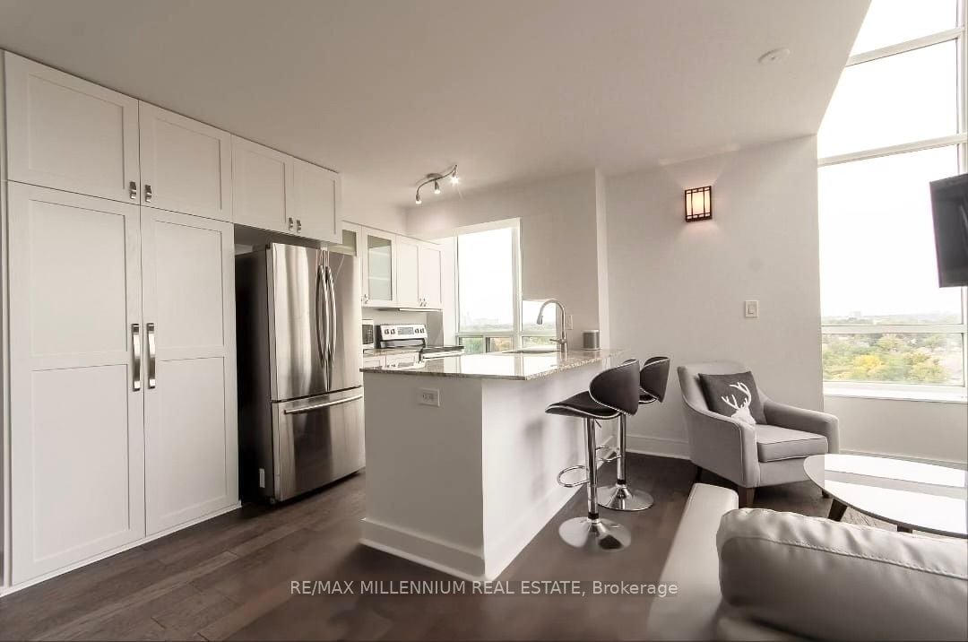 250 Manitoba St, #827