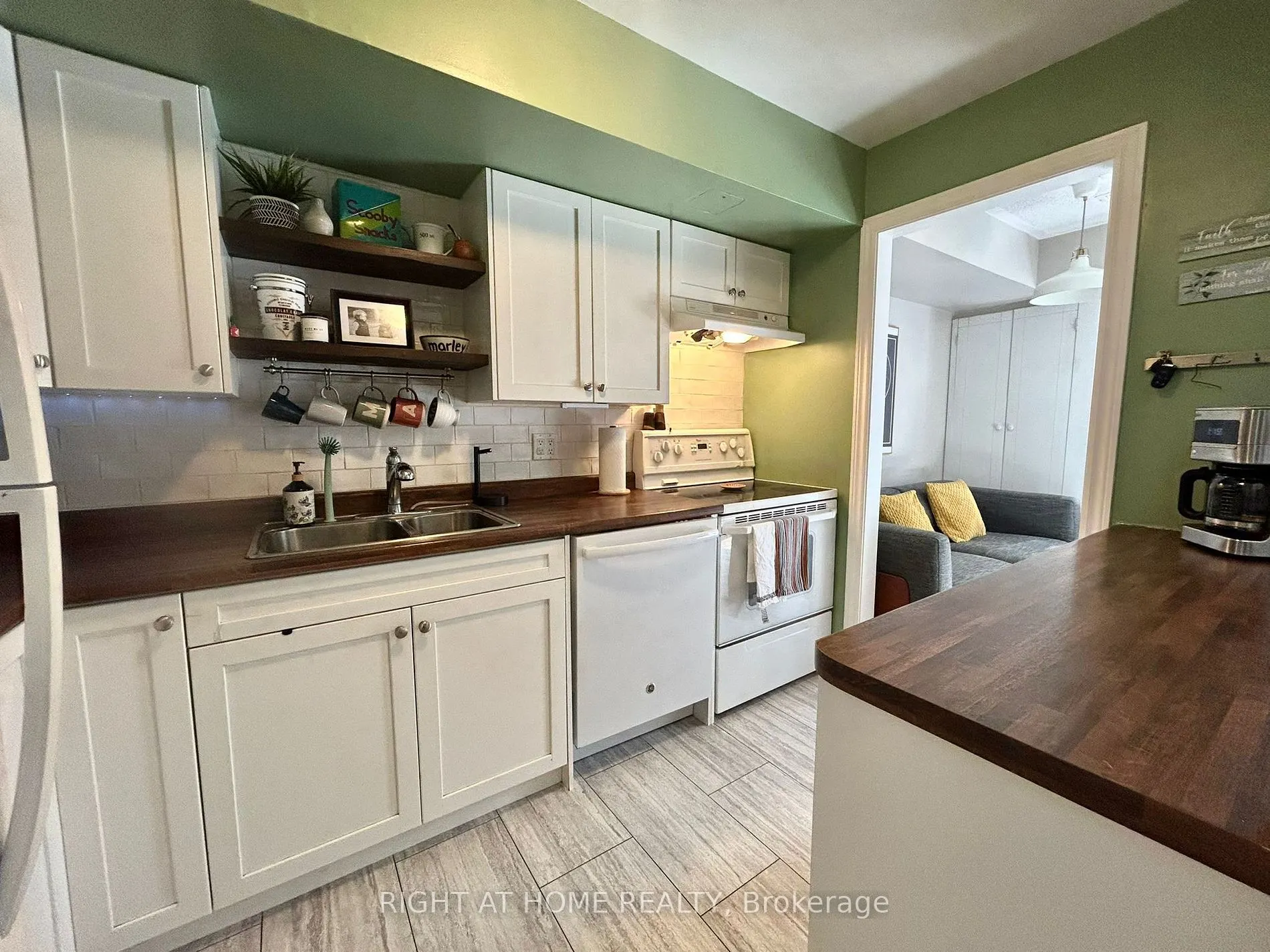 54 Stewart Maclaren Rd, #56