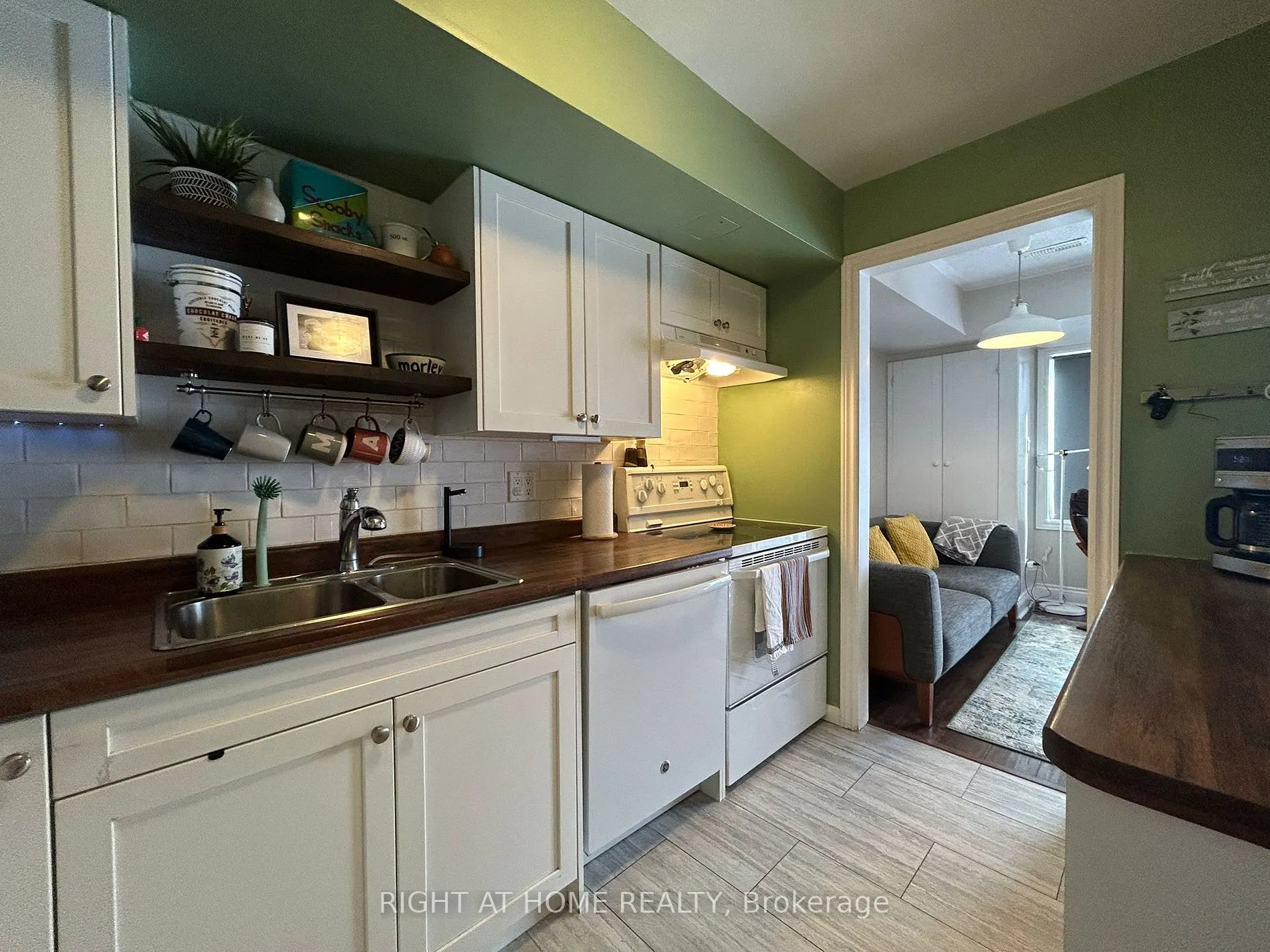 54 Stewart Maclaren Rd, #56