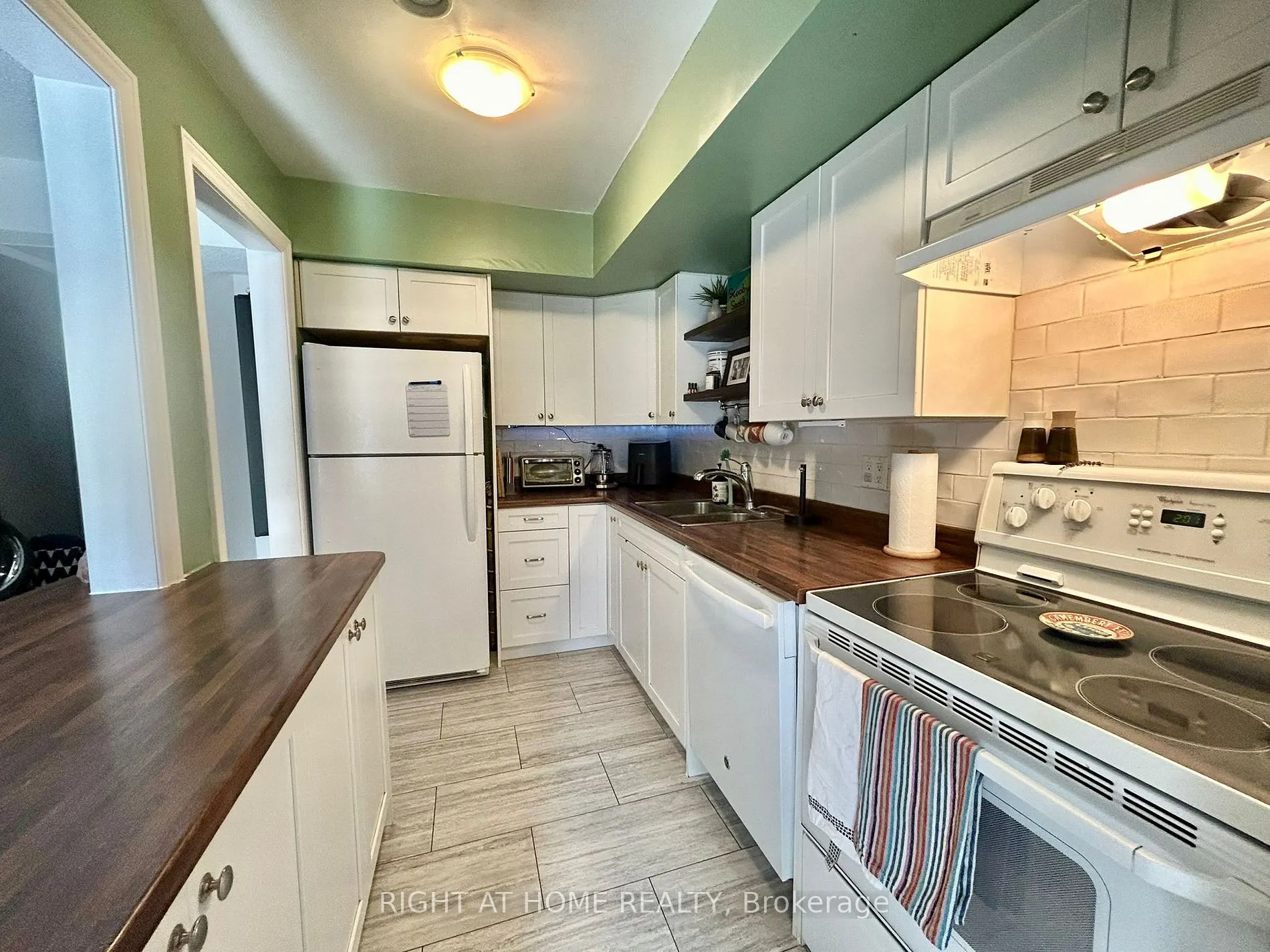 54 Stewart Maclaren Rd, #56