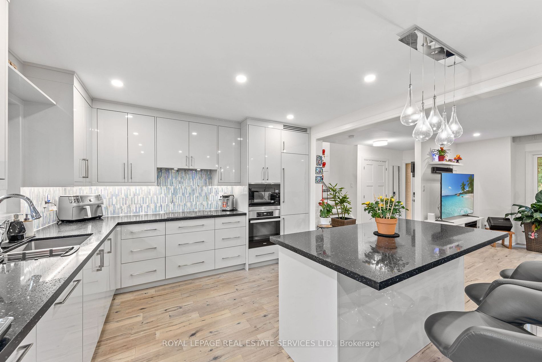 2816 Constable Rd