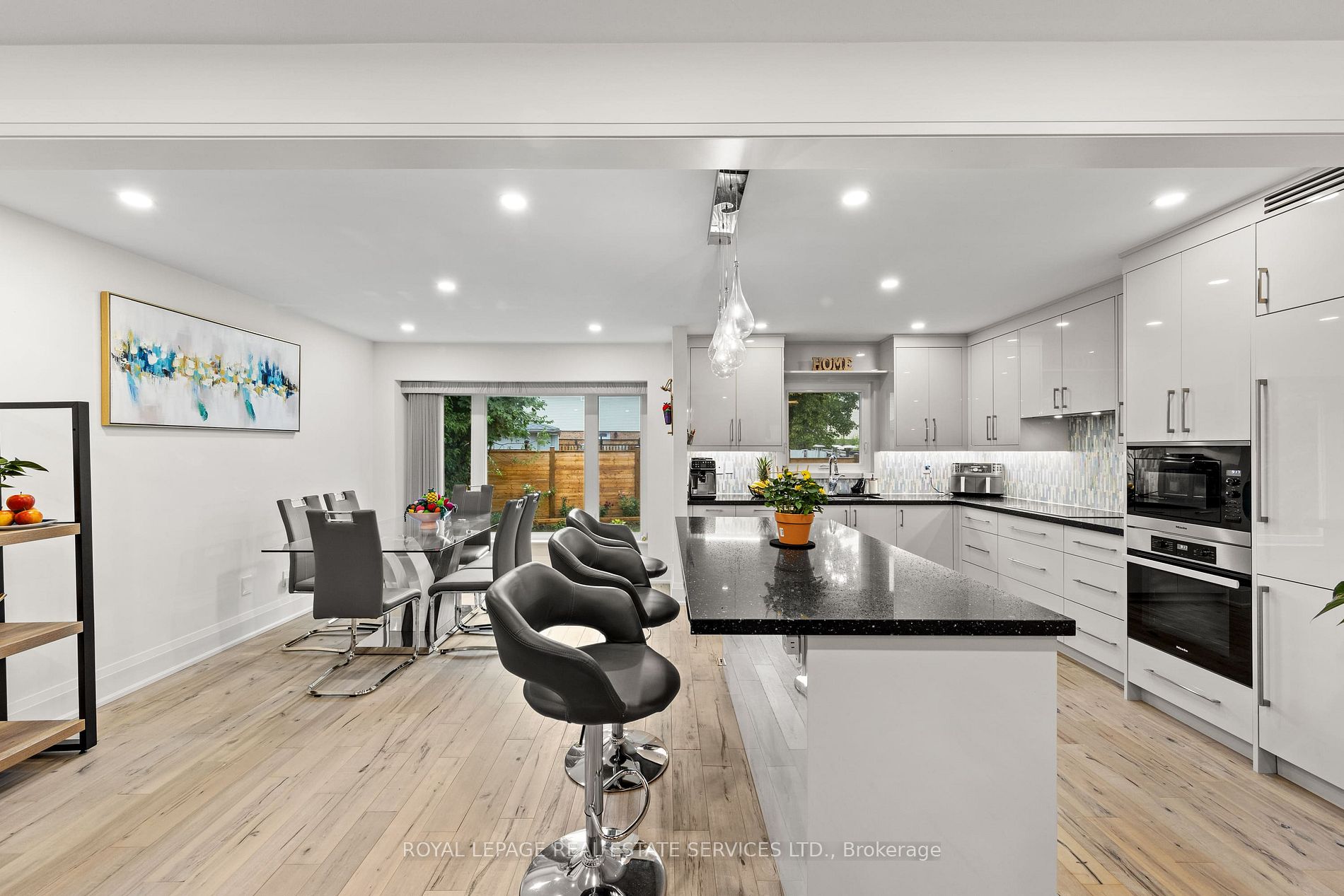 2816 Constable Rd