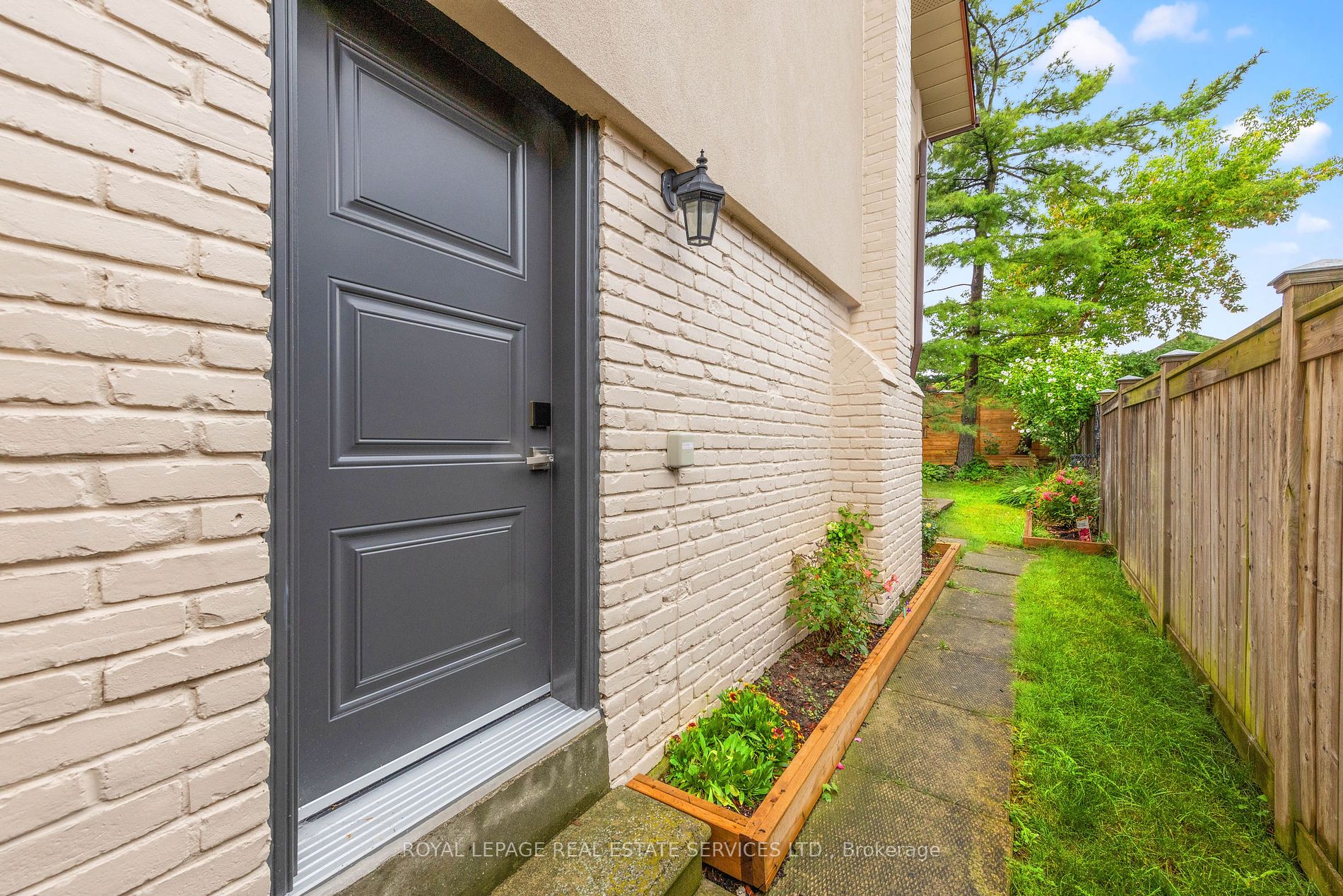 2816 Constable Rd