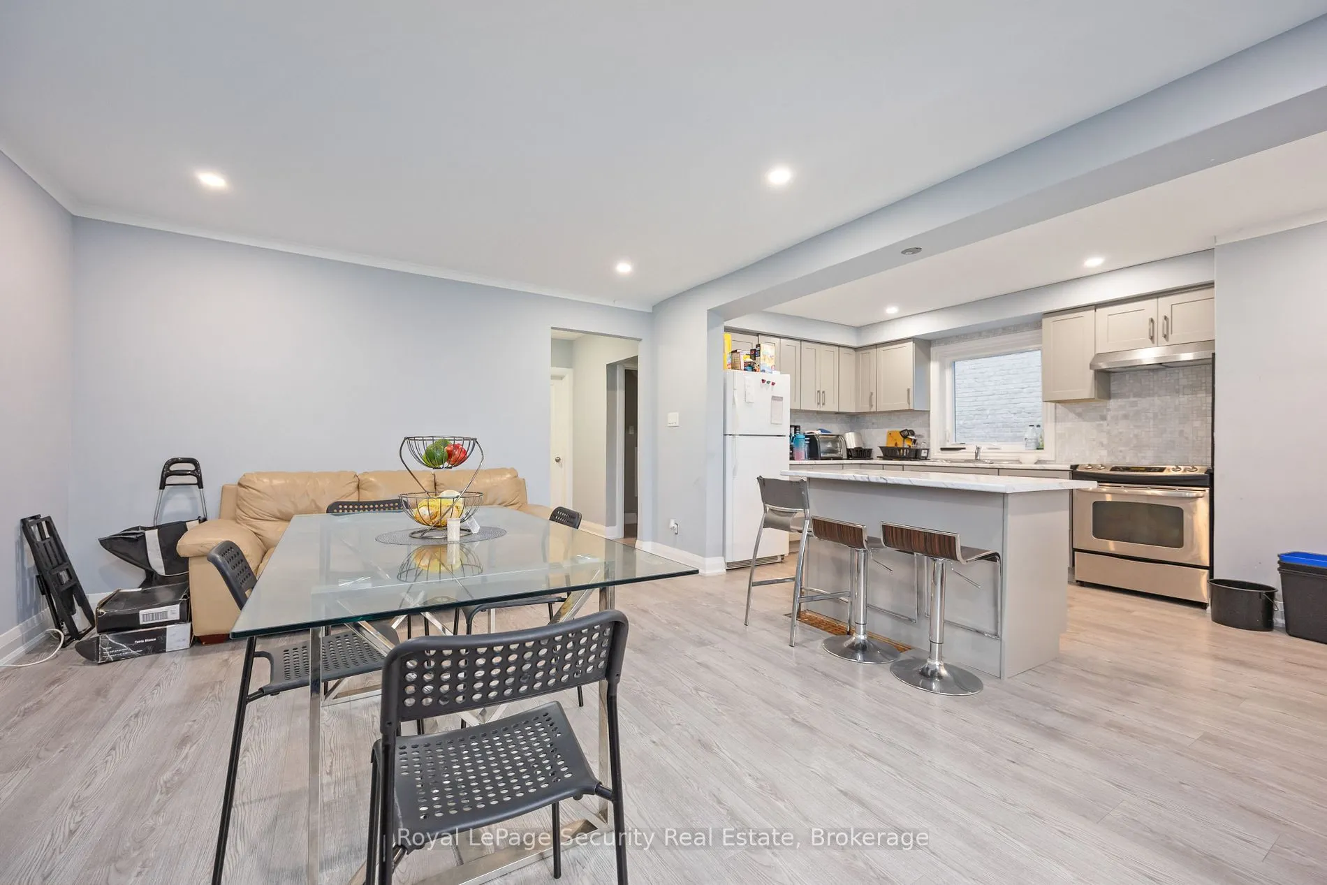 1104 Glengrove Ave