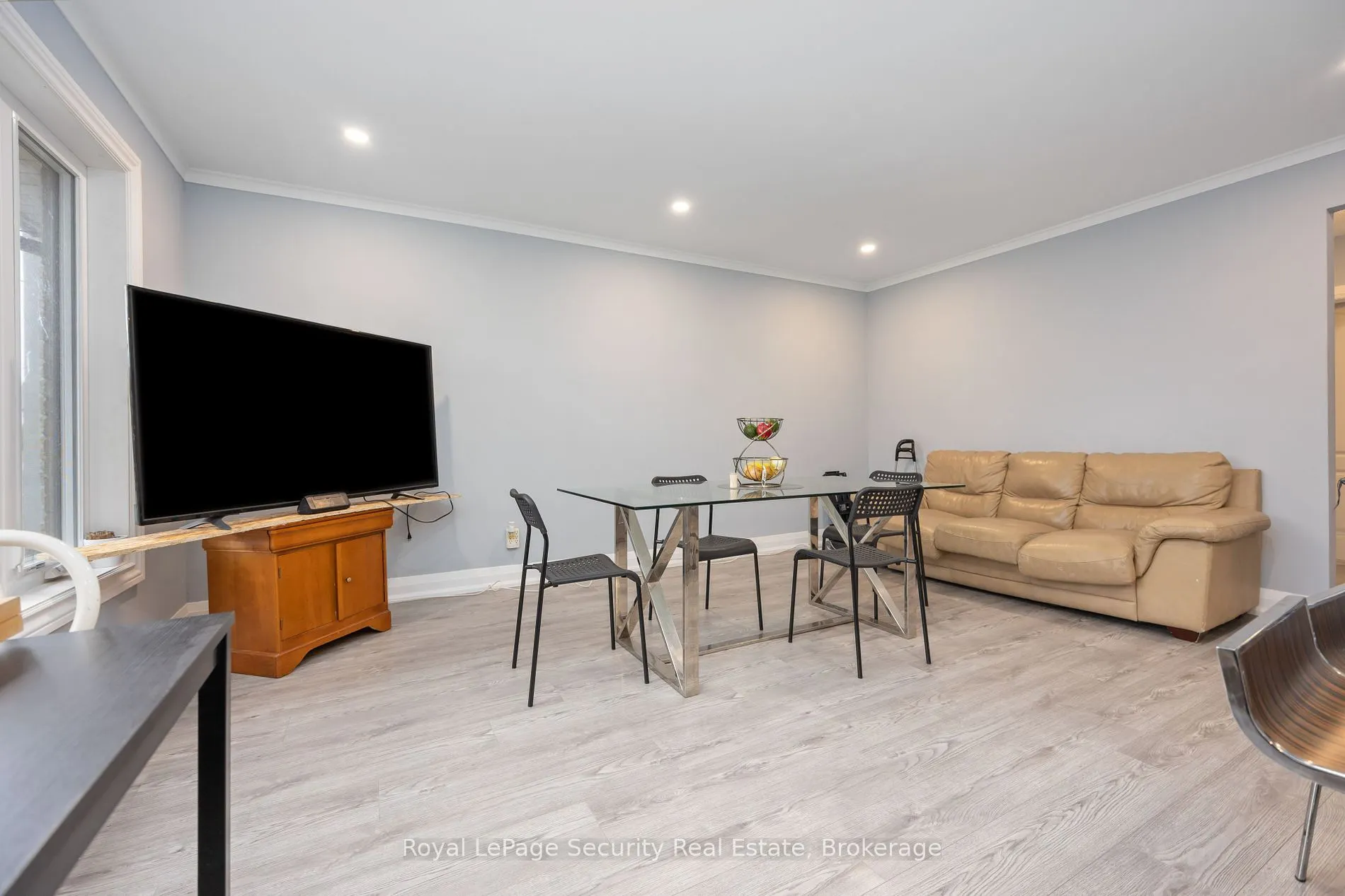 1104 Glengrove Ave
