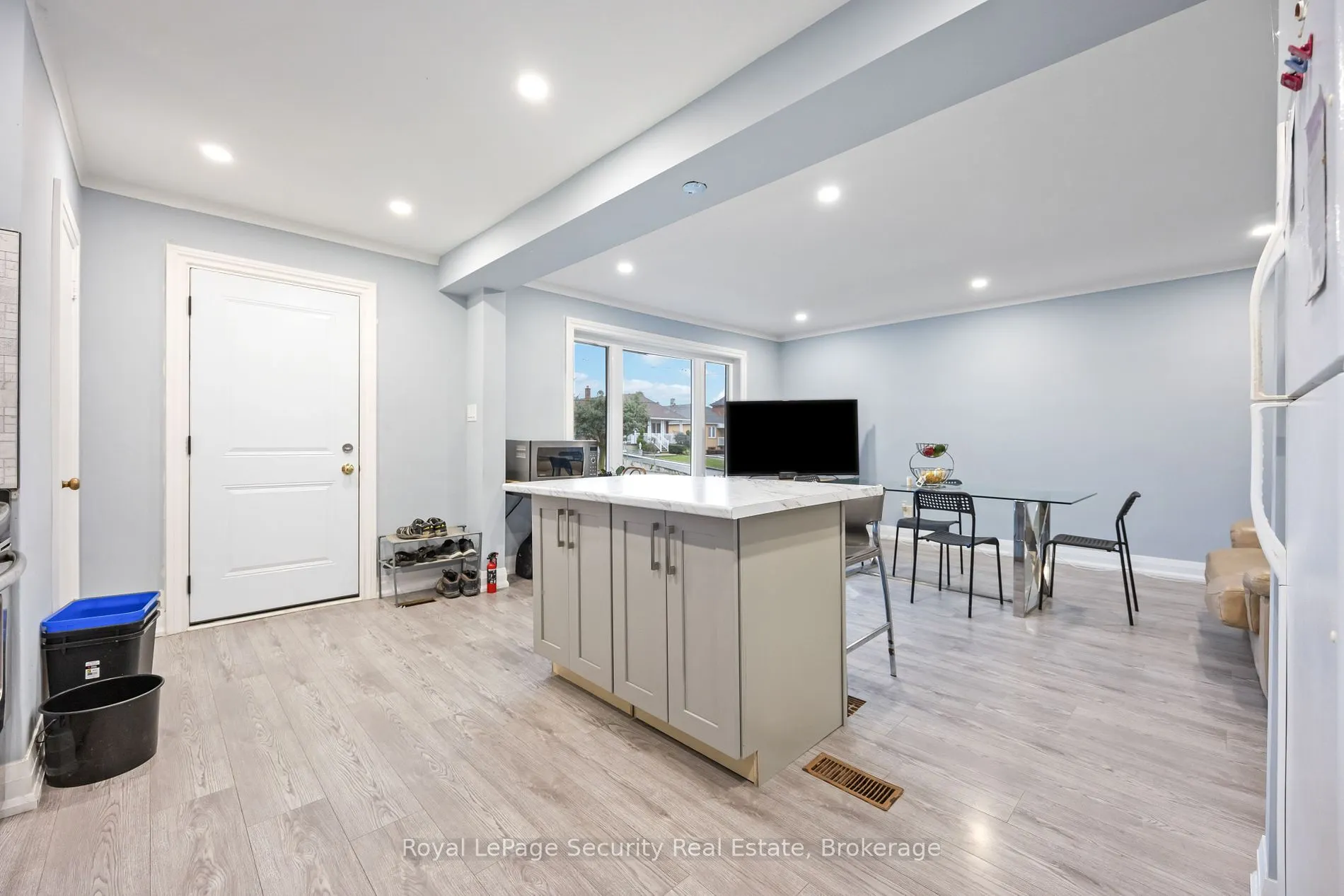 1104 Glengrove Ave
