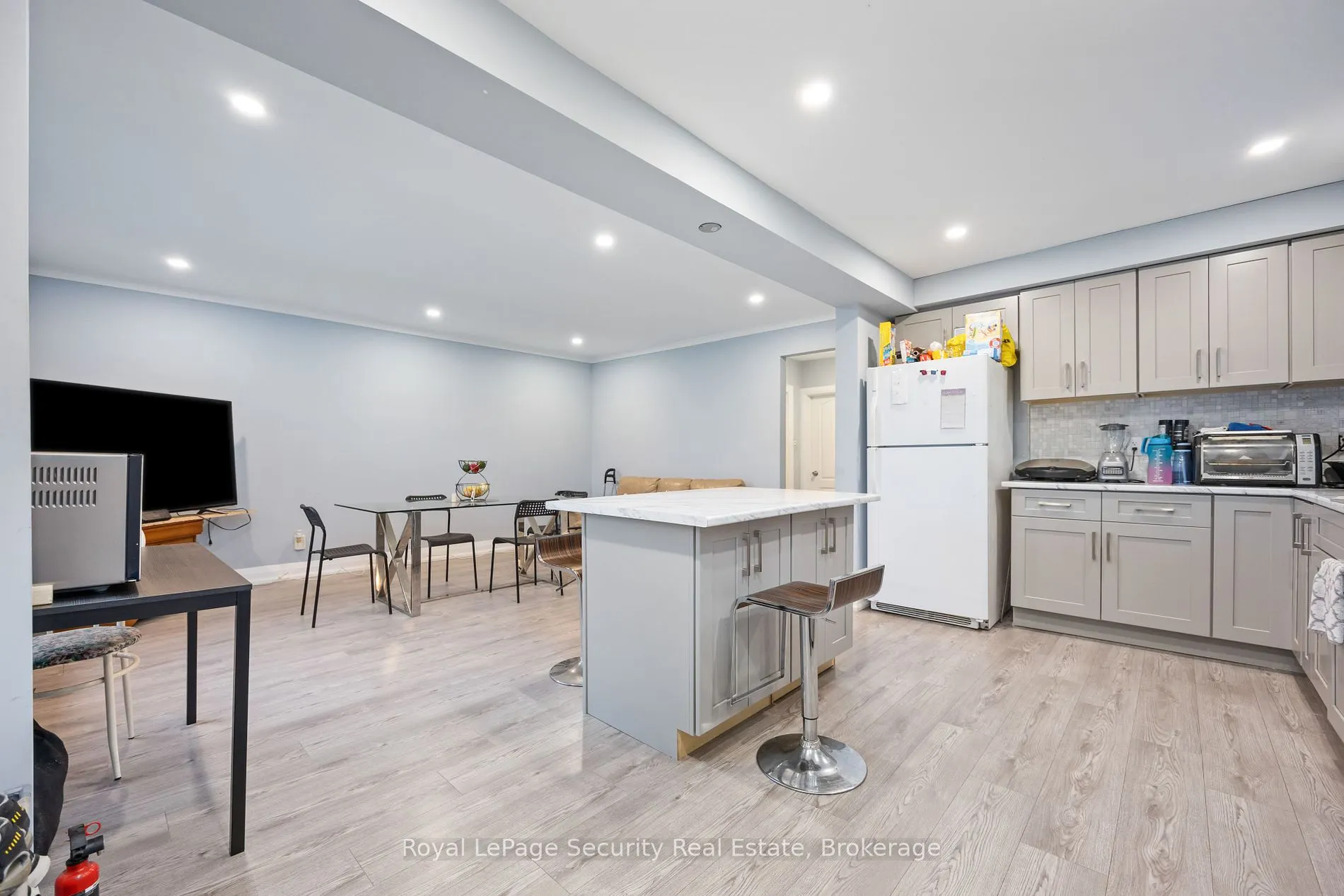 1104 Glengrove Ave