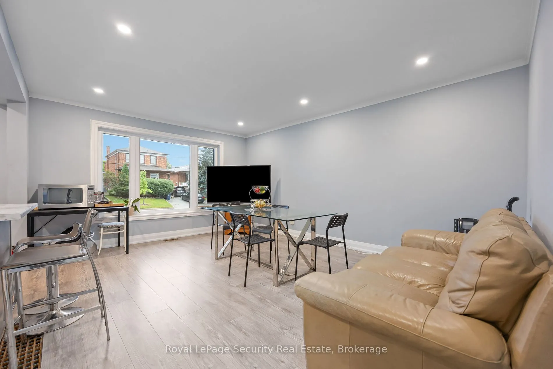 1104 Glengrove Ave
