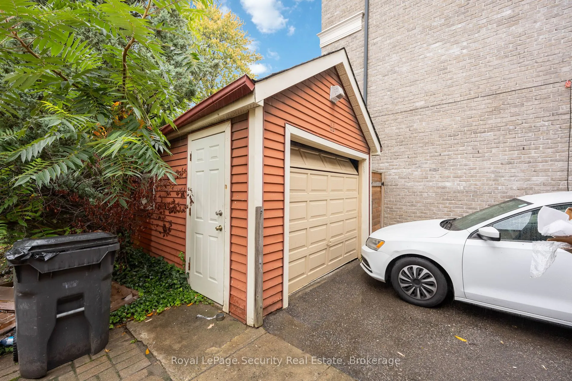 1104 Glengrove Ave