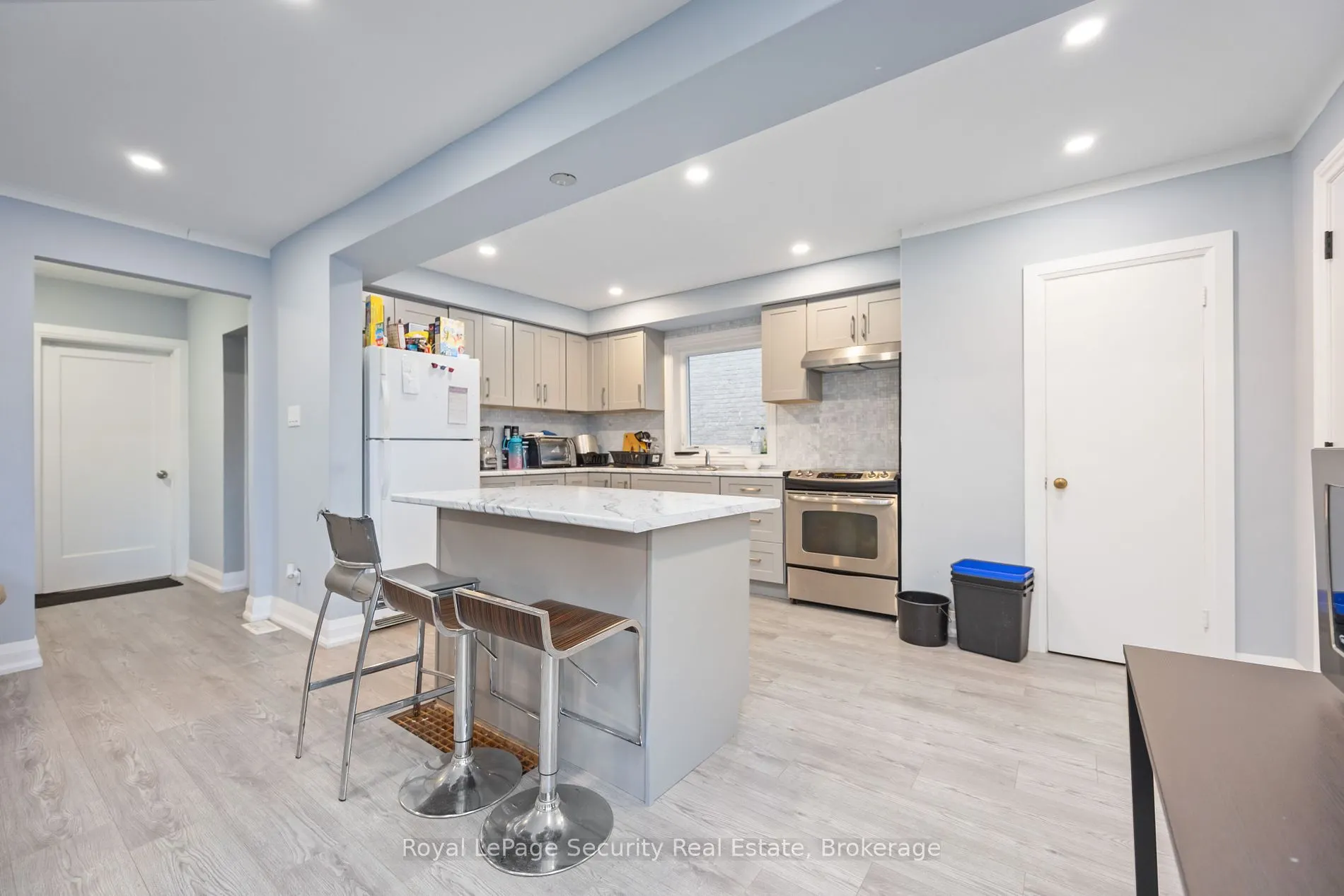 1104 Glengrove Ave